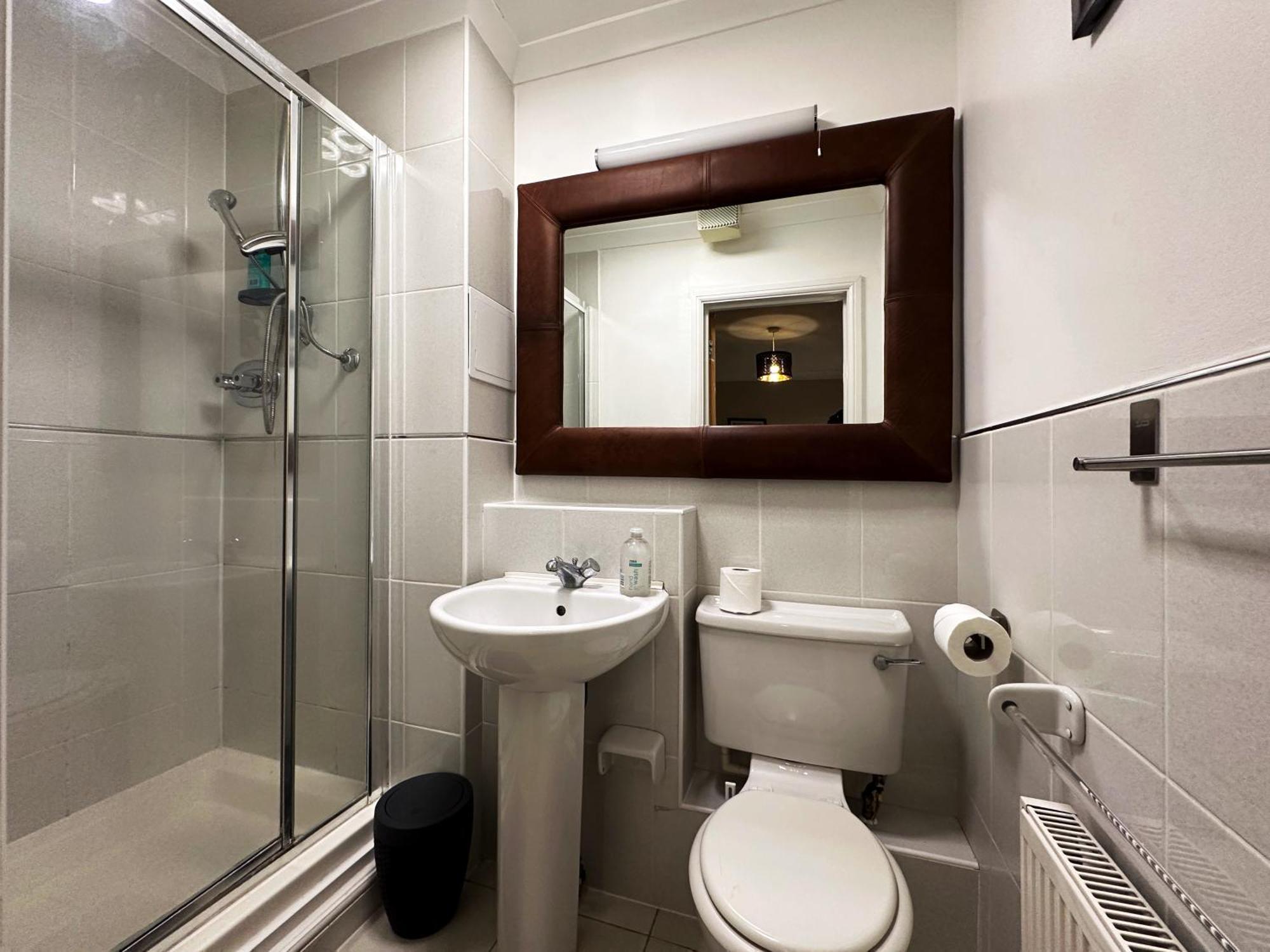 Mia Place In Tower Hill, 2 Double Beds, Max 4 People, Free Parking Available Upon Request, Great Location Apartment London