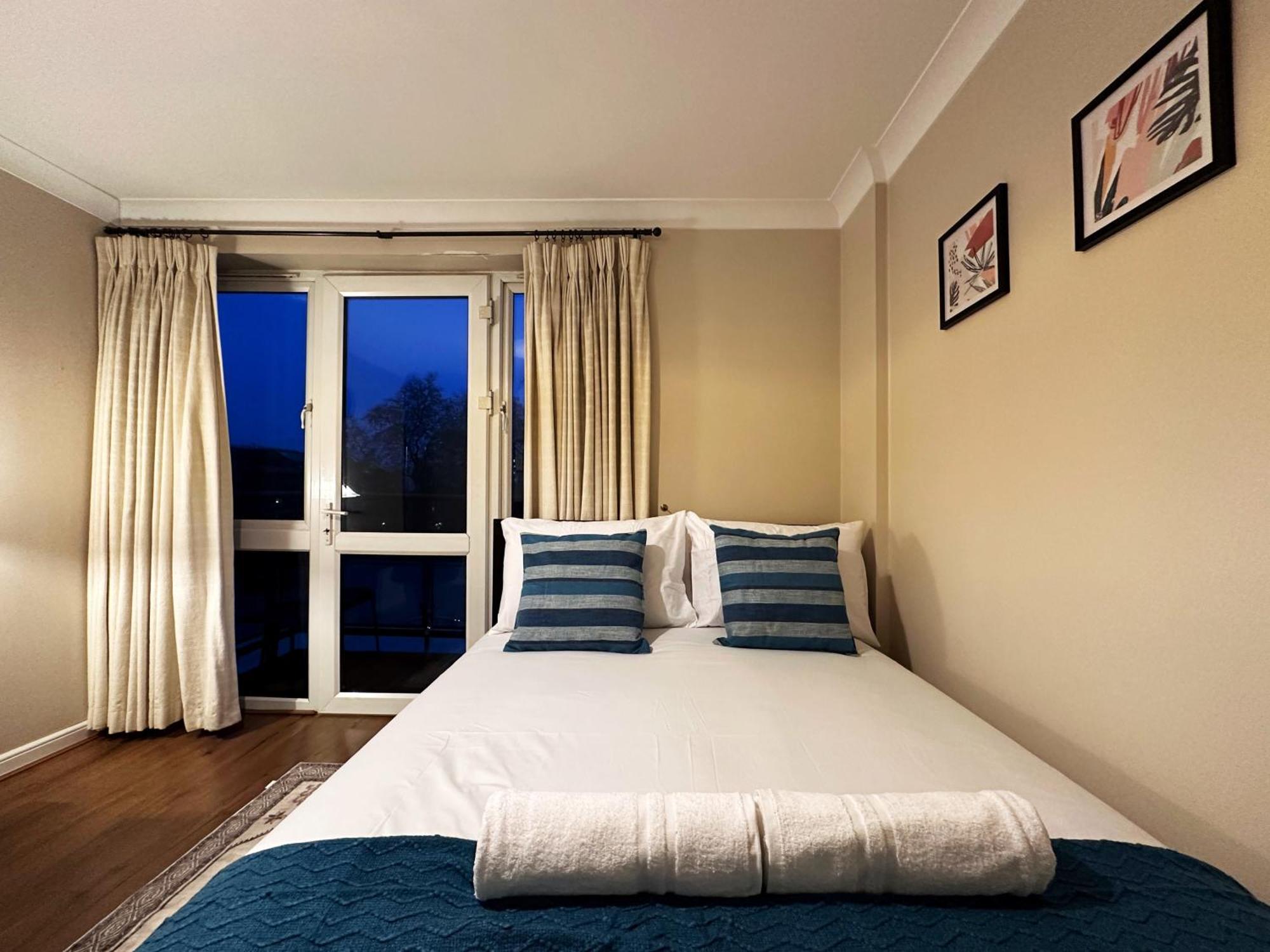 Apartment Mia Place In Tower Hill, 2 Double Beds, Max 4 People, Free Parking Available Upon Request, Great Location *