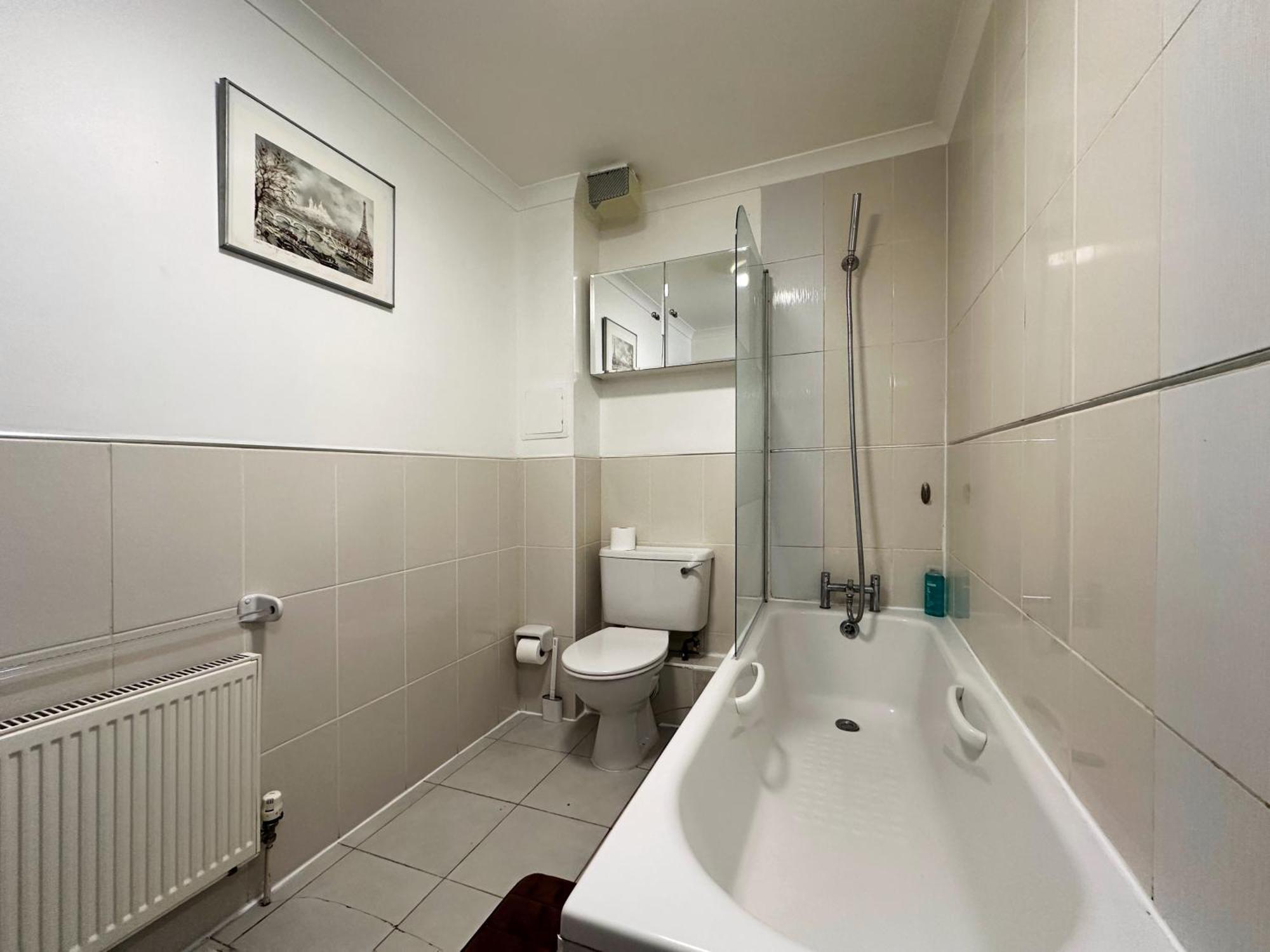 Mia Place In Tower Hill, 2 Double Beds, Max 4 People, Free Parking Available Upon Request, Great Location London