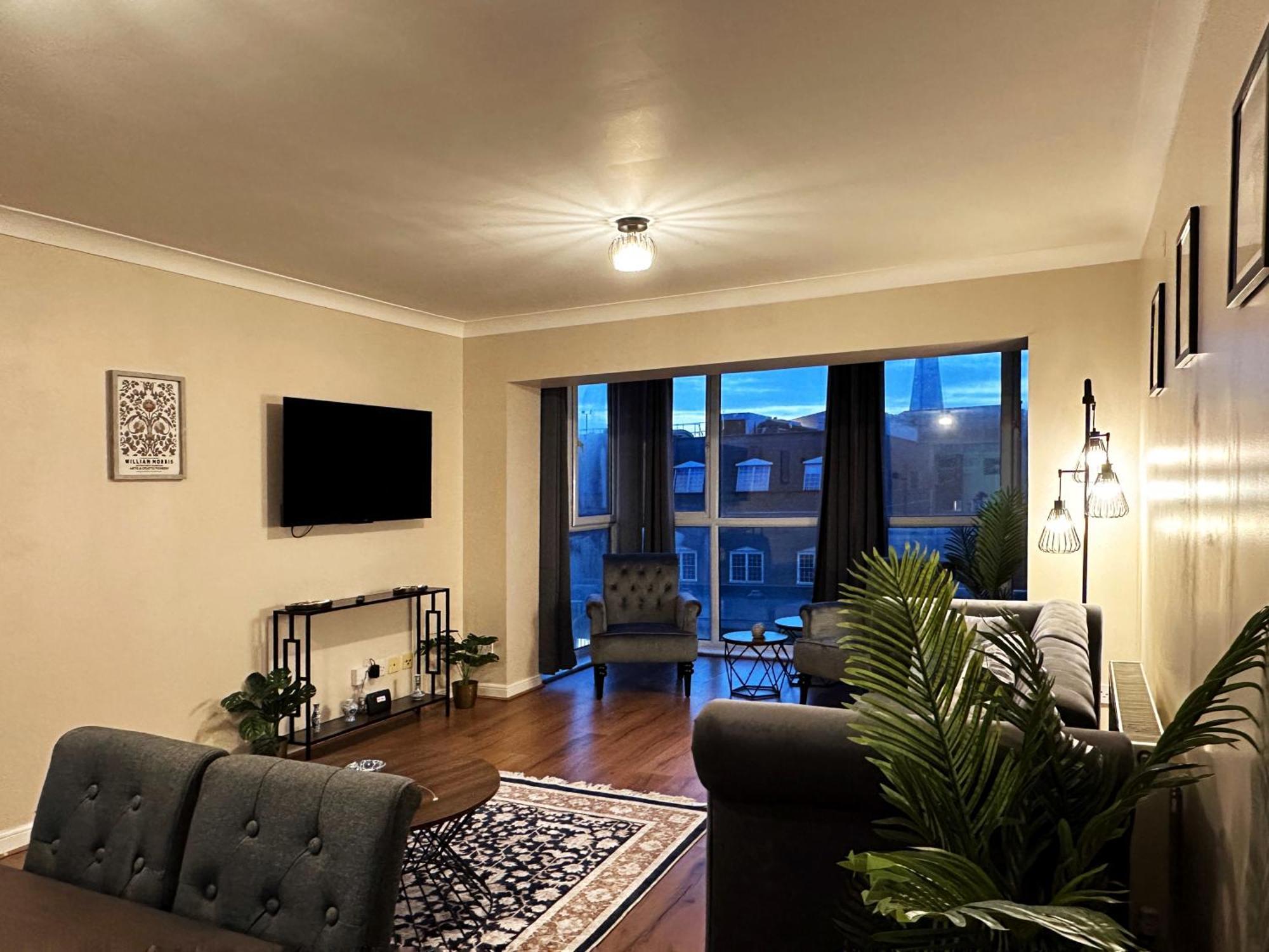 Mia Place In Tower Hill, 2 Double Beds, Max 4 People, Free Parking Available Upon Request, Great Location