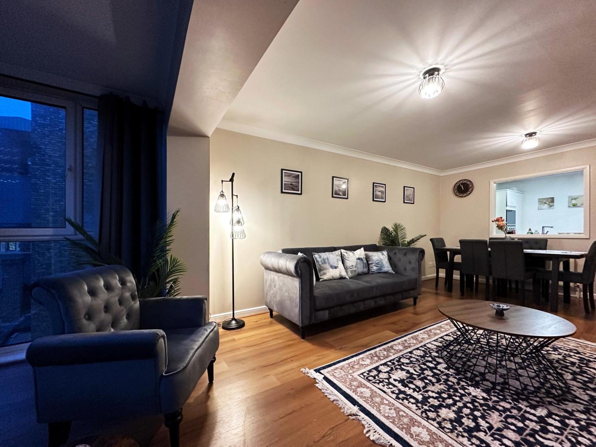 Apartment Mia Place In Tower Hill, 2 Double Beds, Max 4 People, Free Parking Available Upon Request, Great Location London