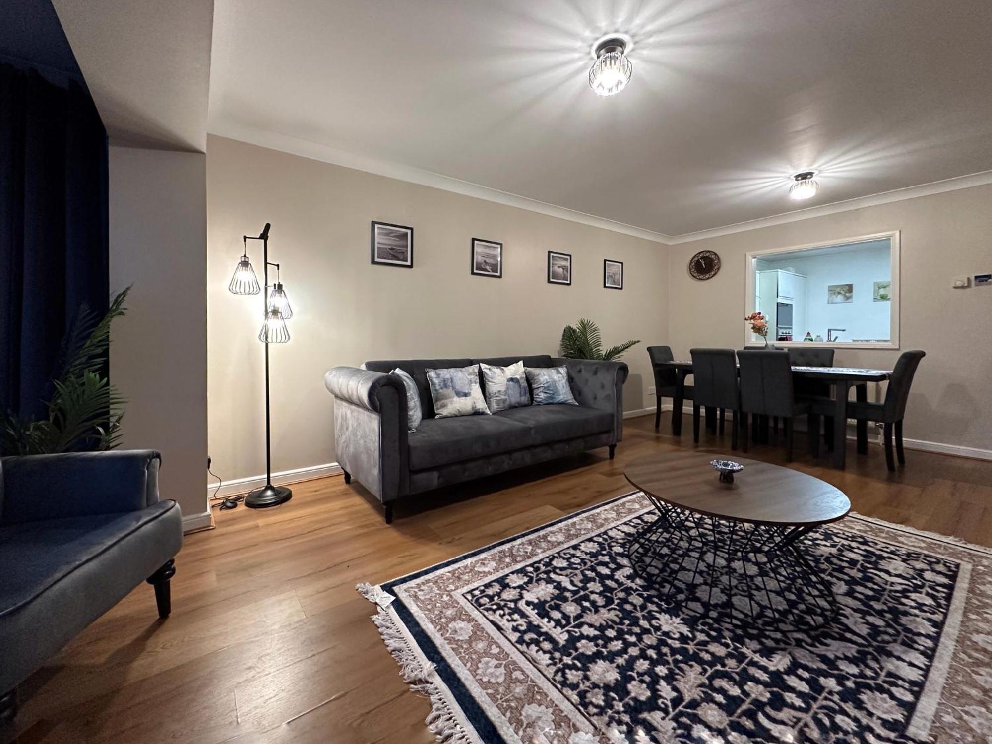 Mia Place In Tower Hill, 2 Double Beds, Max 4 People, Free Parking Available Upon Request, Great Location