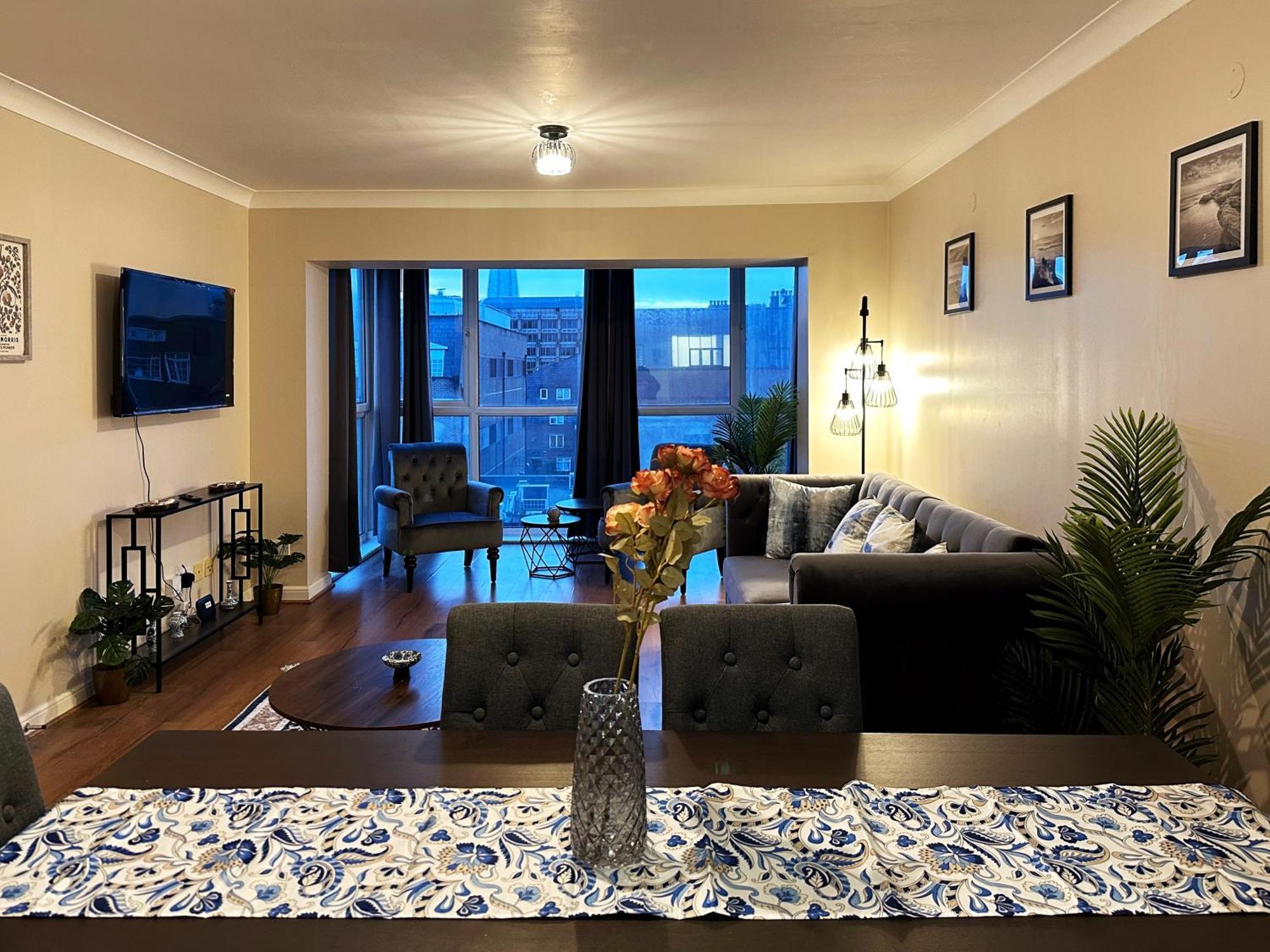 Mia Place In Tower Hill, 2 Double Beds, Max 4 People, Free Parking Available Upon Request, Great Location Apartment London