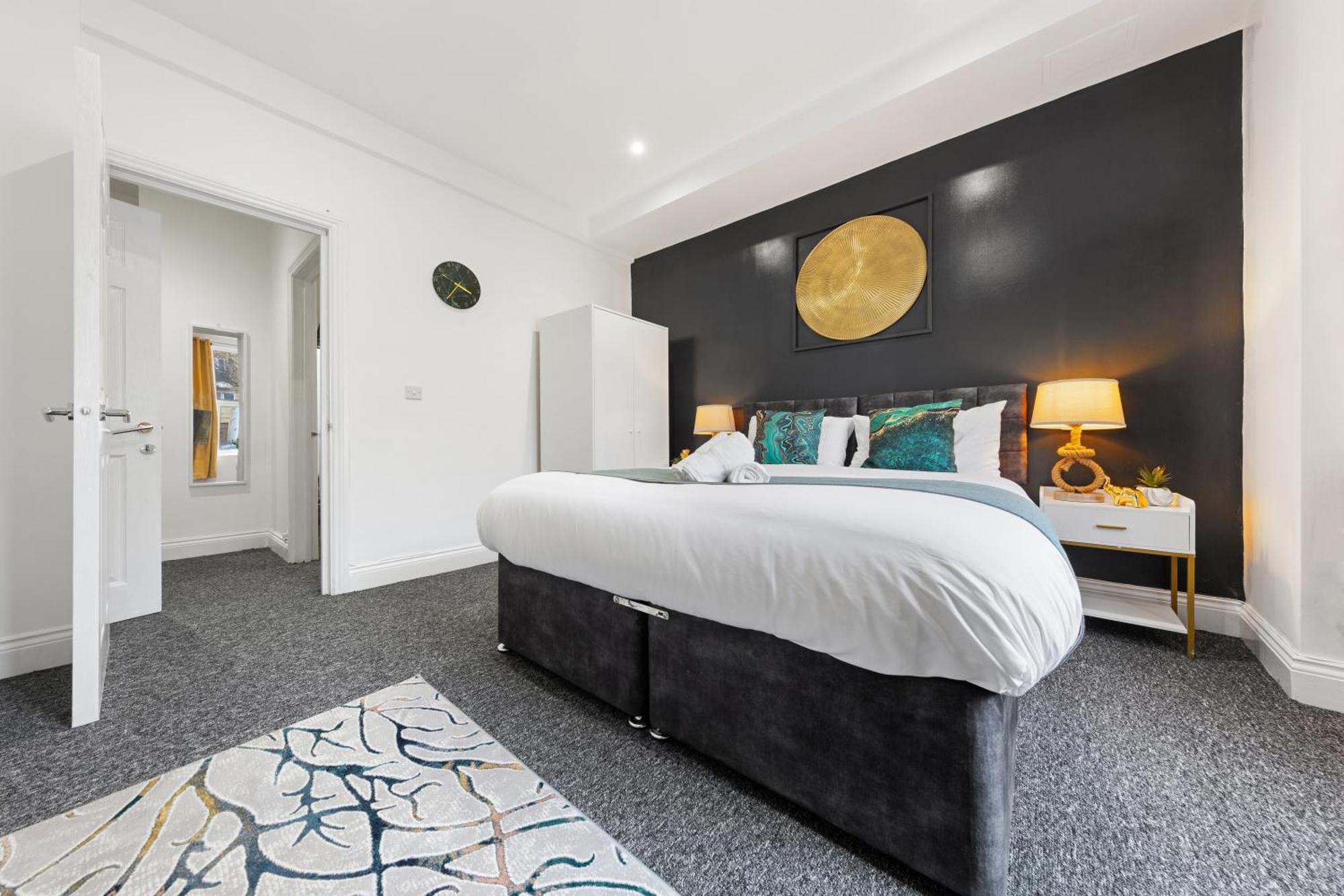 Immaculate 2-bed Flat Near London, With Garden & Parking Available- Save On Long Stays! Instant Book! * Londen