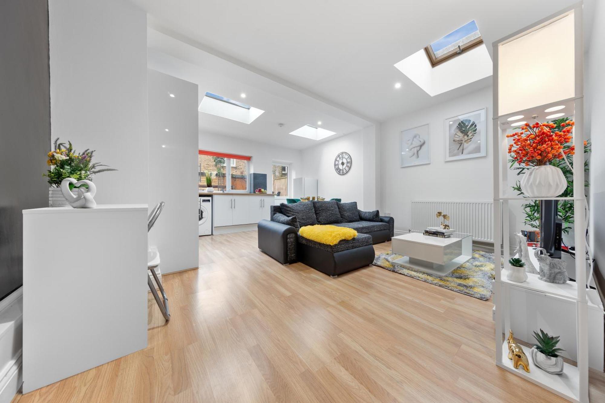 Appartement Immaculate 2-bed Flat Near London, With Garden & Parking Available- Save On Long Stays! Instant Book!