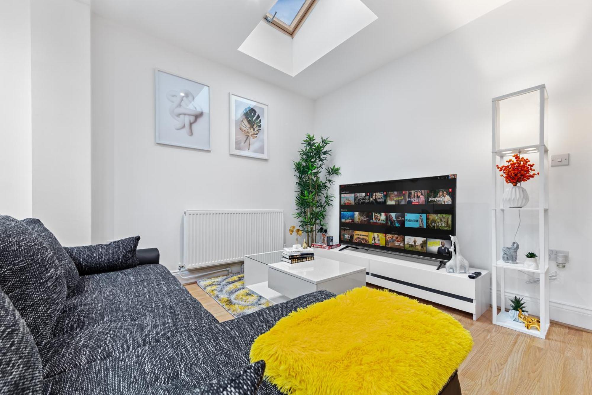 Immaculate 2-bed Flat Near London, With Garden & Parking Available- Save On Long Stays! Instant Book! Appartement *