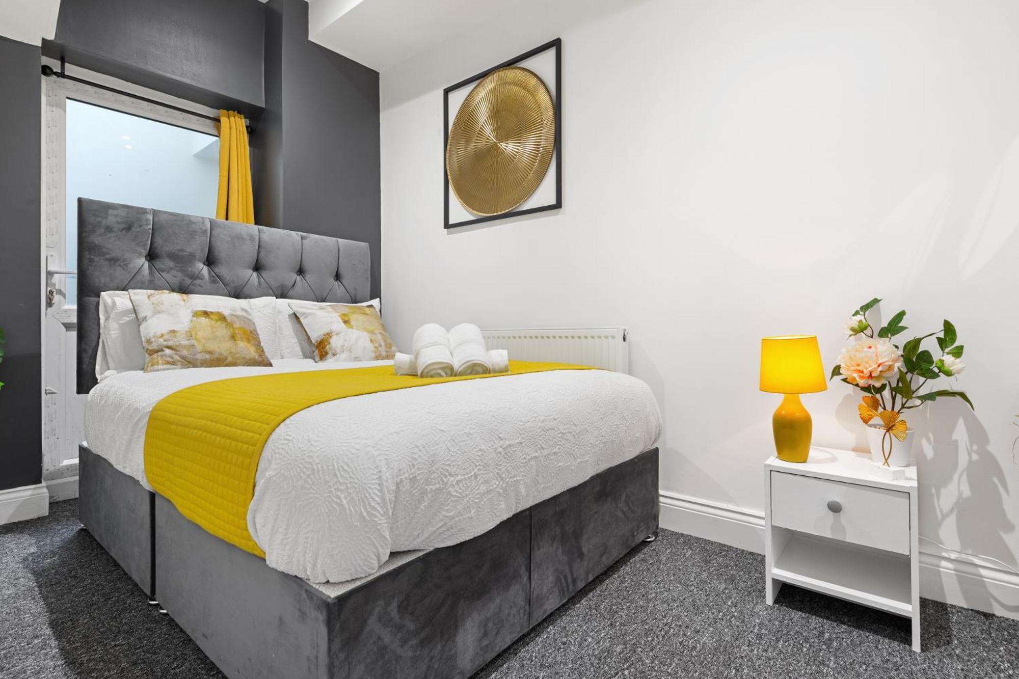 Appartement Immaculate 2-bed Flat Near London, With Garden & Parking Available- Save On Long Stays! Instant Book! *