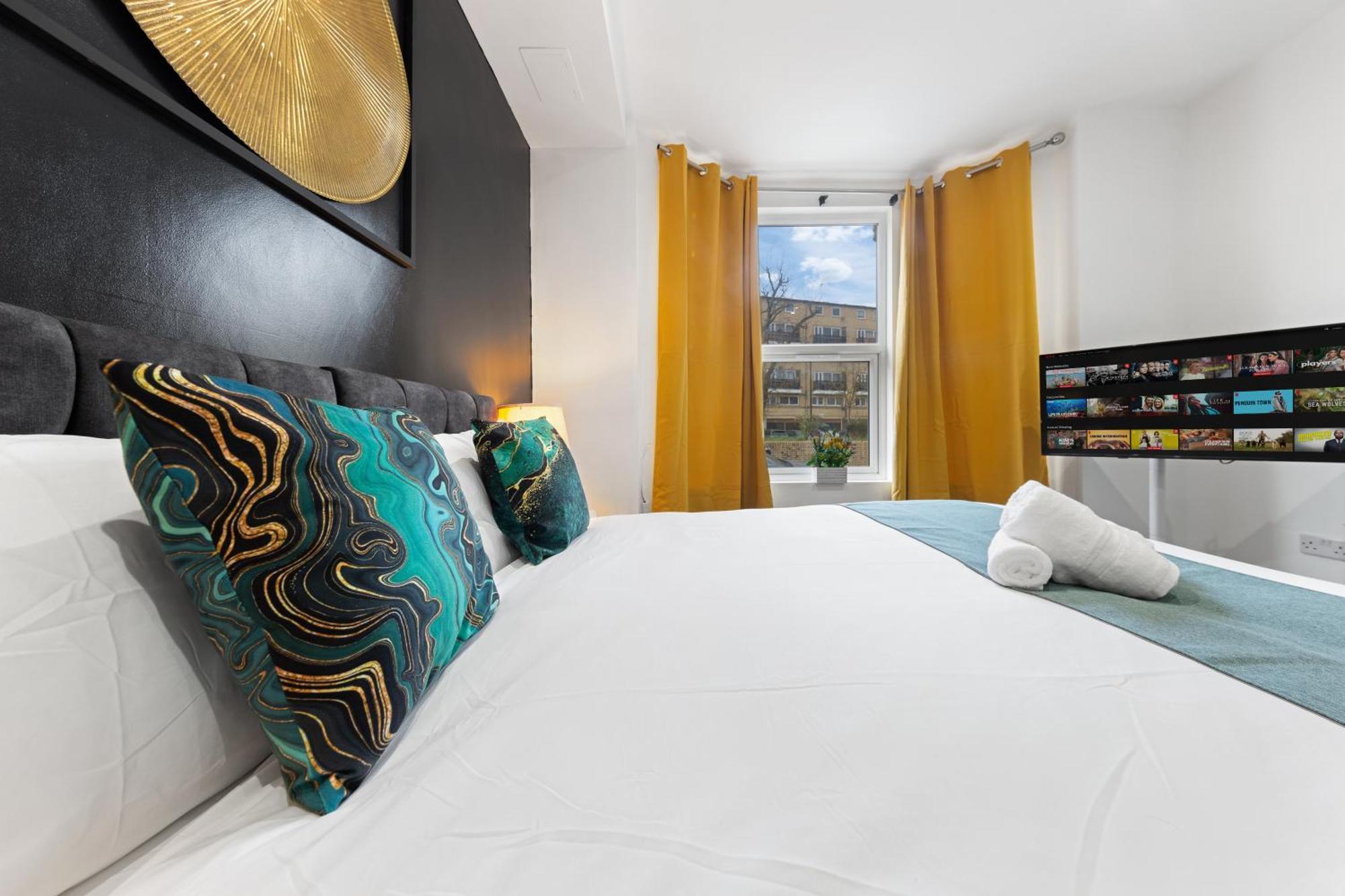 Appartement Immaculate 2-bed Flat Near London, With Garden & Parking Available- Save On Long Stays! Instant Book! Londen
