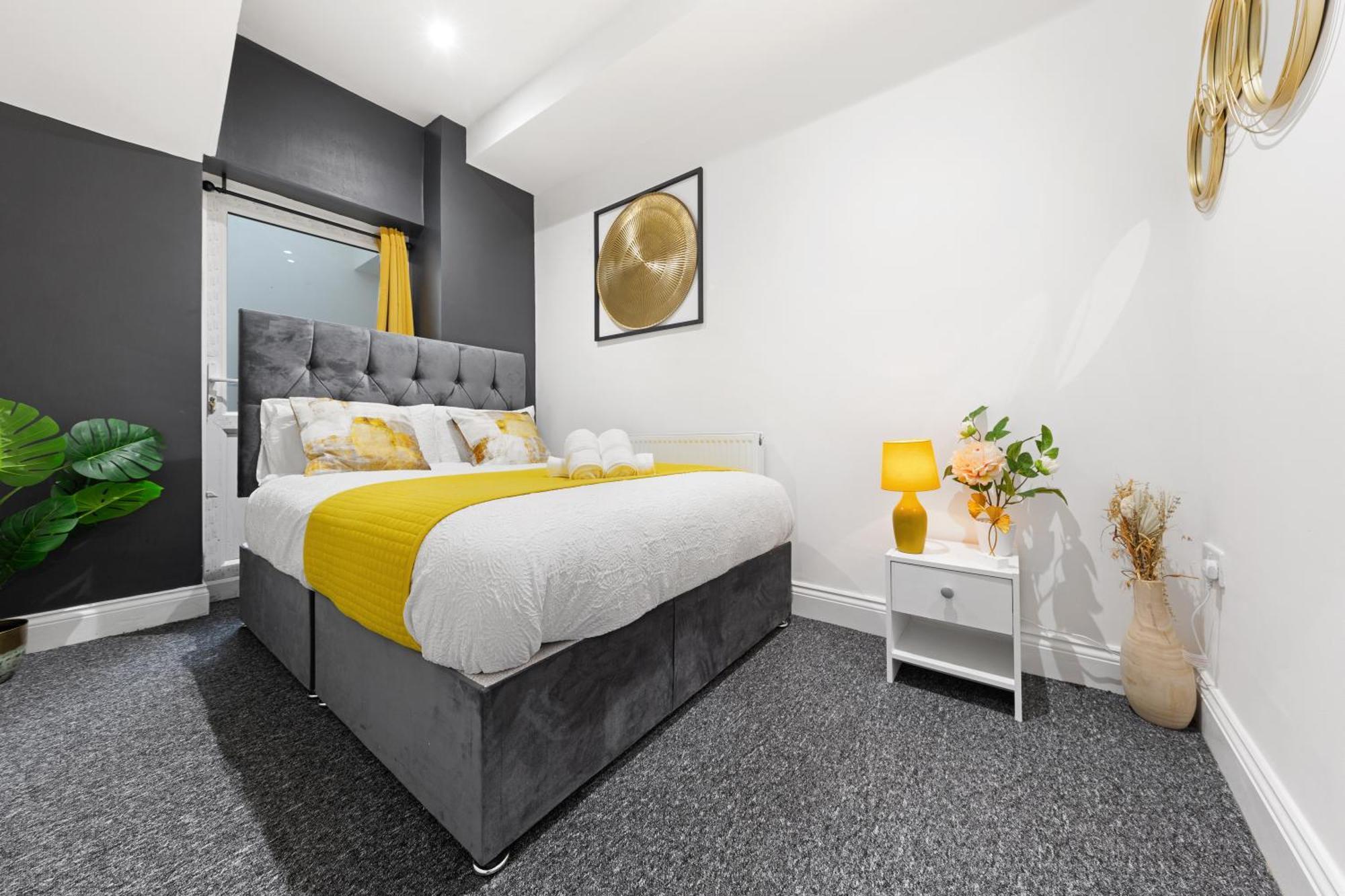 Appartement Immaculate 2-bed Flat Near London, With Garden & Parking Available- Save On Long Stays! Instant Book! Londen