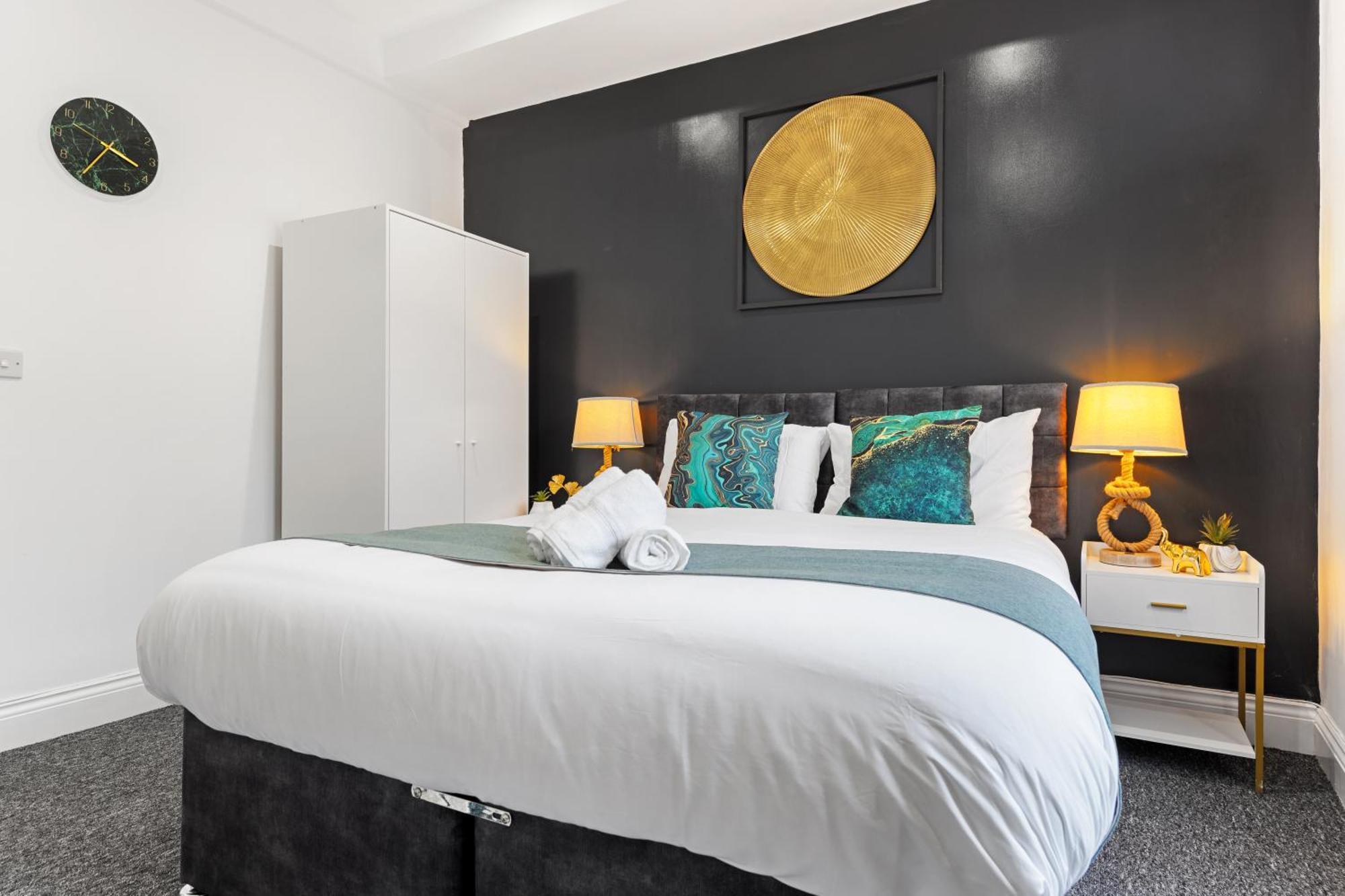 Immaculate 2-bed Flat Near London, With Garden & Parking Available- Save On Long Stays! Instant Book! Appartement