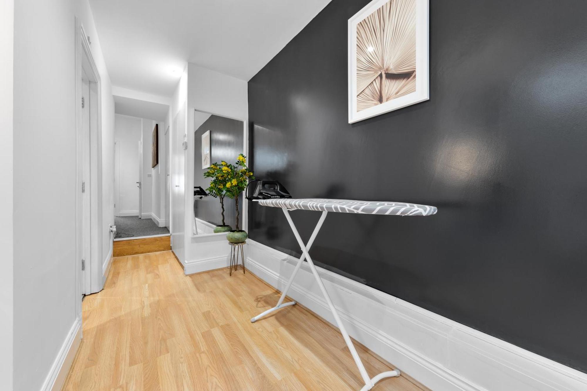Immaculate 2-bed Flat Near London, With Garden & Parking Available- Save On Long Stays! Instant Book! Appartement *