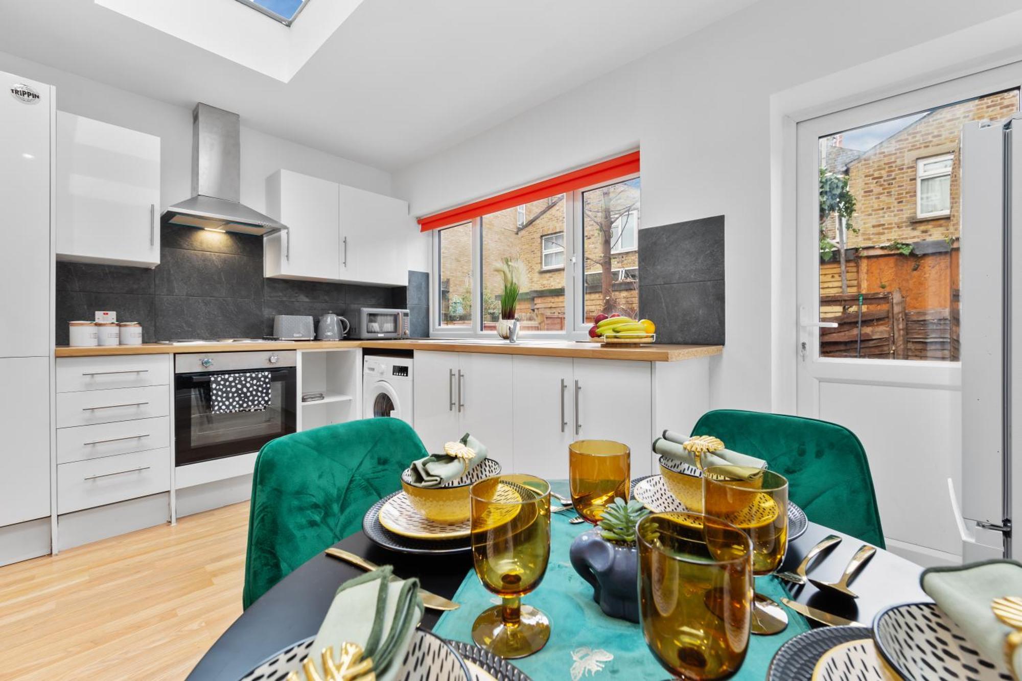 Appartement Immaculate 2-bed Flat Near London, With Garden & Parking Available- Save On Long Stays! Instant Book! *