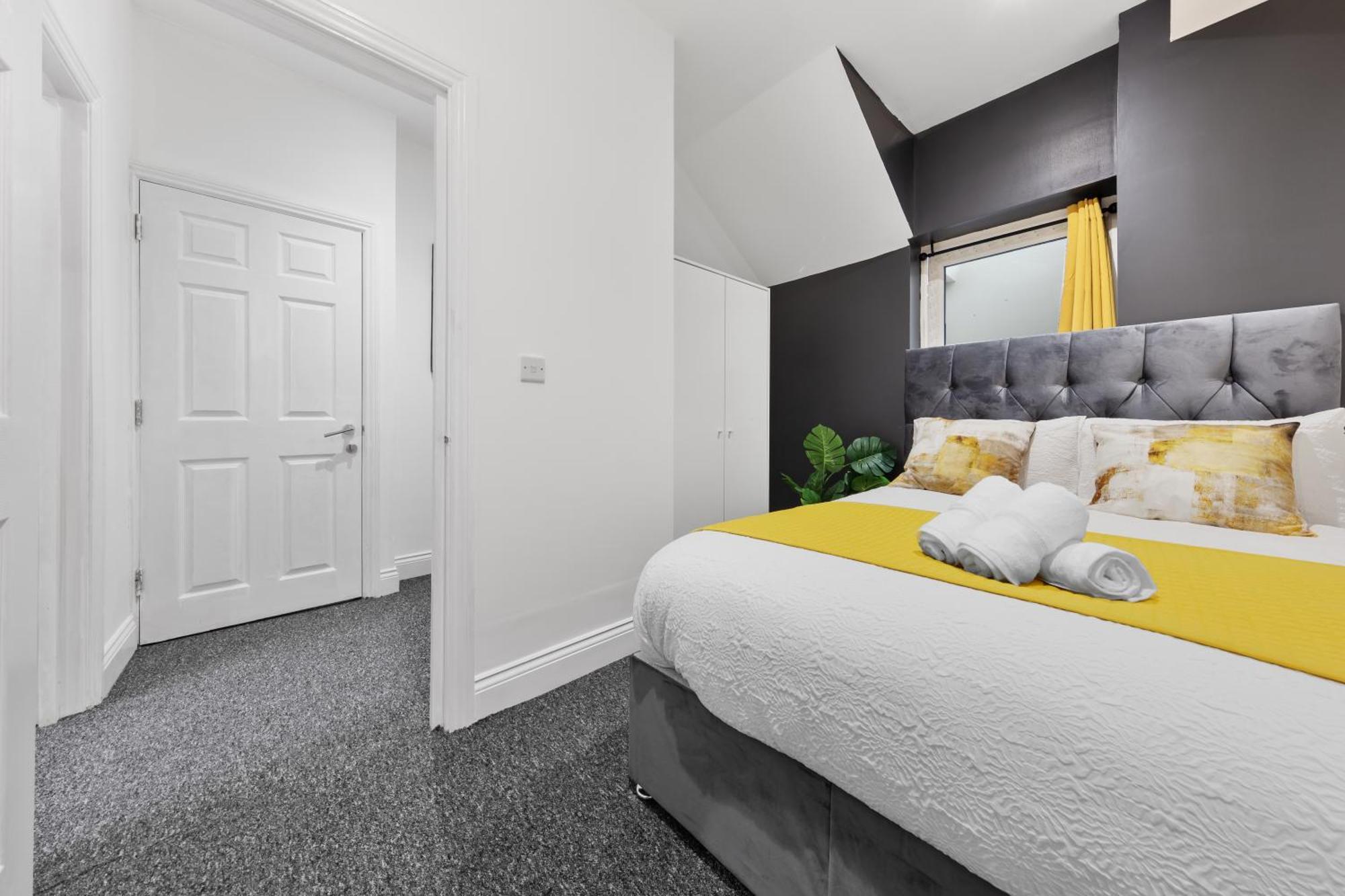 Appartement Immaculate 2-bed Flat Near London, With Garden & Parking Available- Save On Long Stays! Instant Book! Londen
