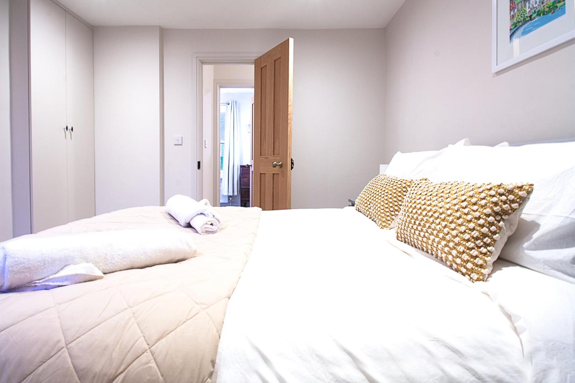 Lovely And Newly Refurbished 2bd Maze Hill Apartment *