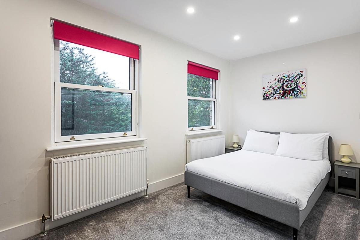 St Johns Hill Penthouse Apartment *