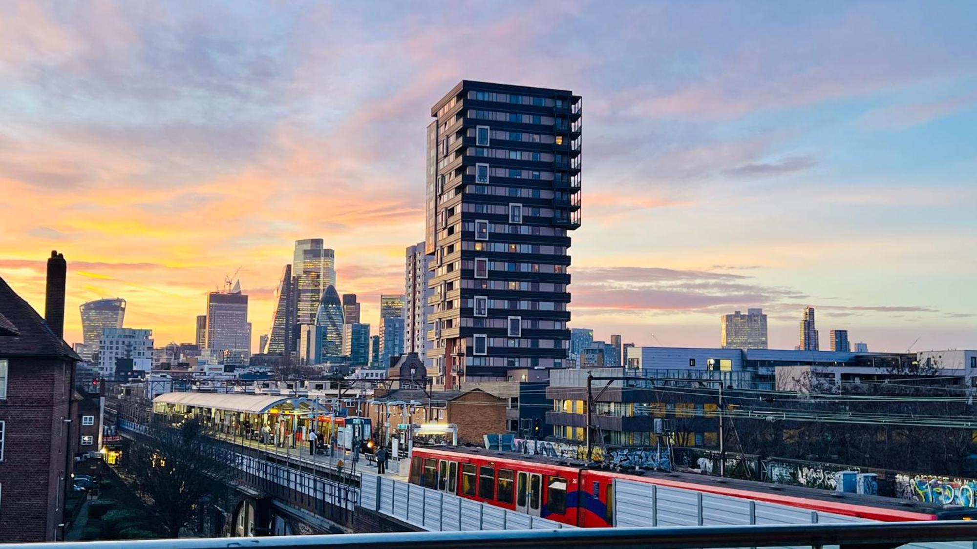 Frühstückspension View Sunset Luxurious In Zone-1 Including One Family Twin With Its Own Stunning Private Terrace London
