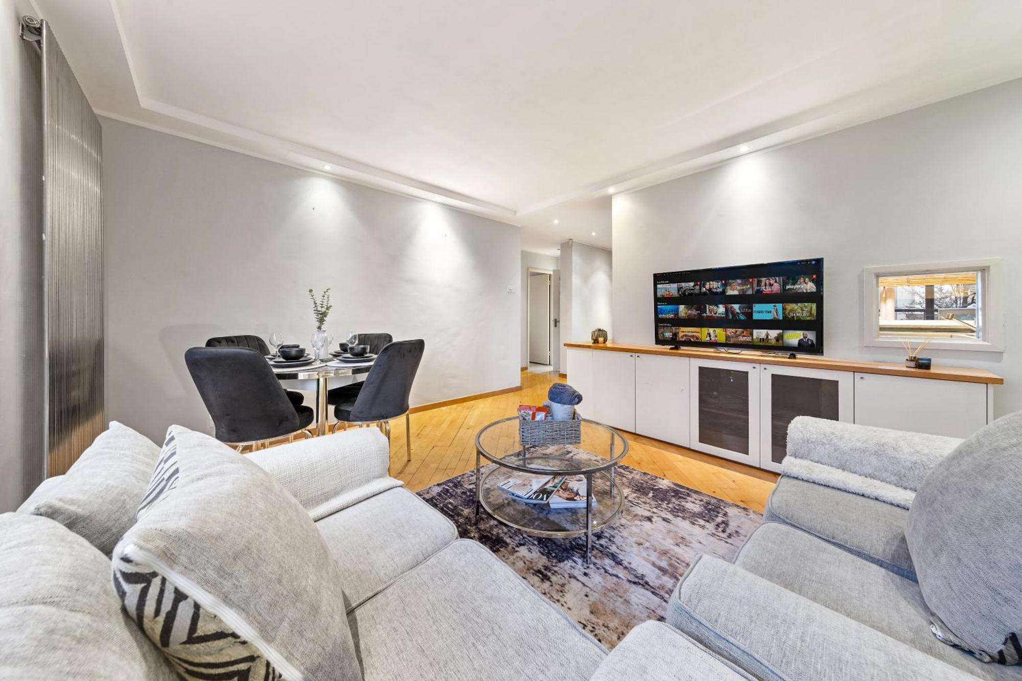 Elegant Retreat - Sleeps 6 - Close To Putney & Stamford Bridge Apartment *