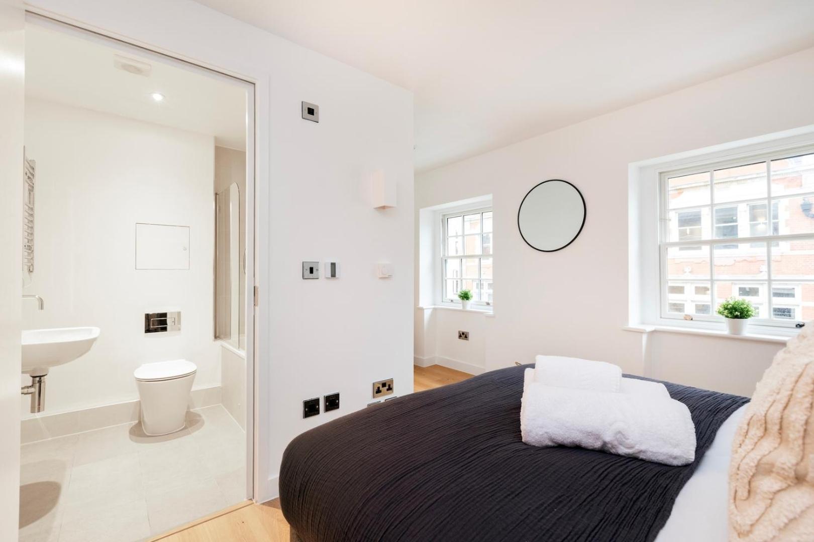 Bnbnook - Fitzrovia Duplex - Soho & Oxford Street London