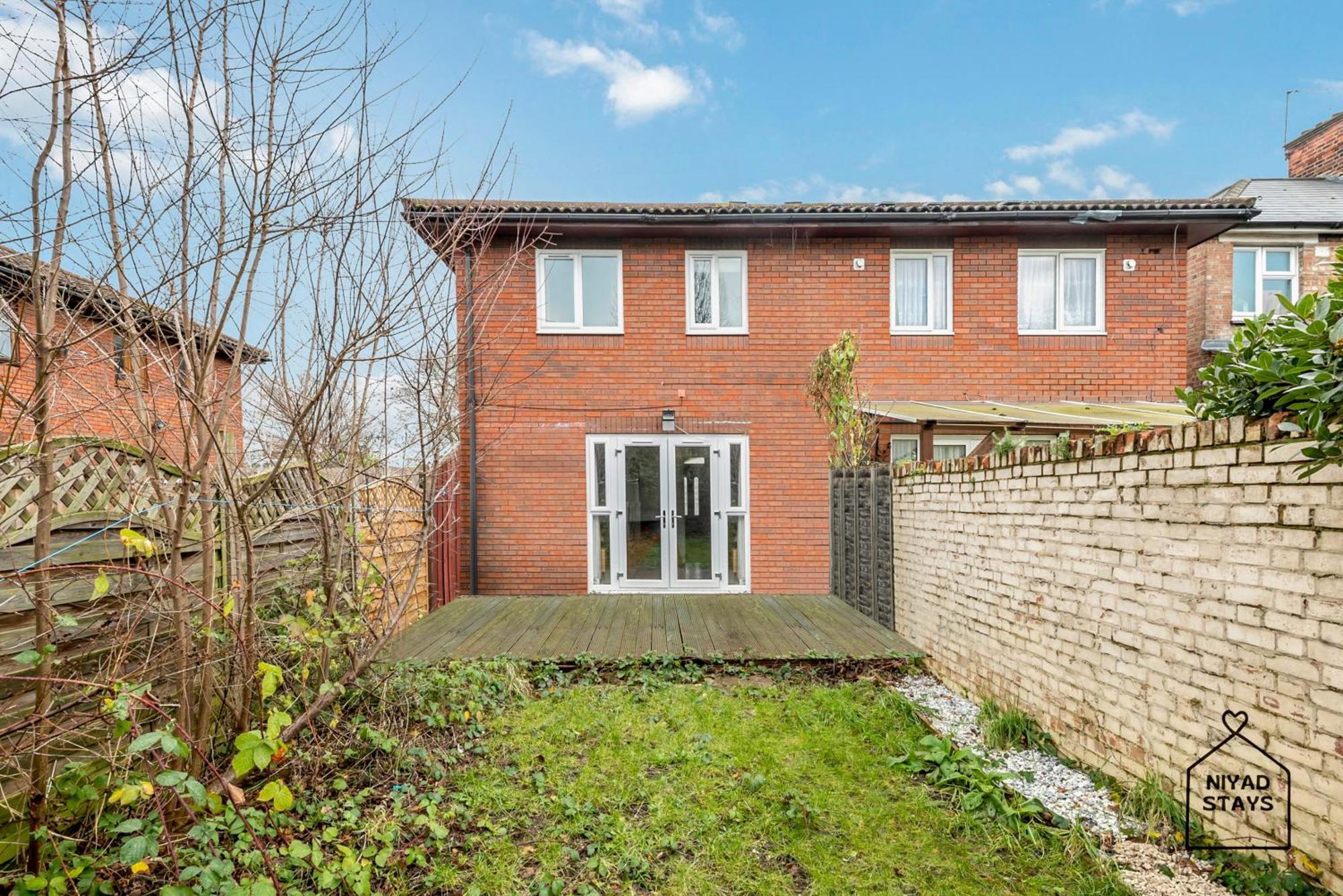 Hale Lodge, Comfy For Families And Contractors * London