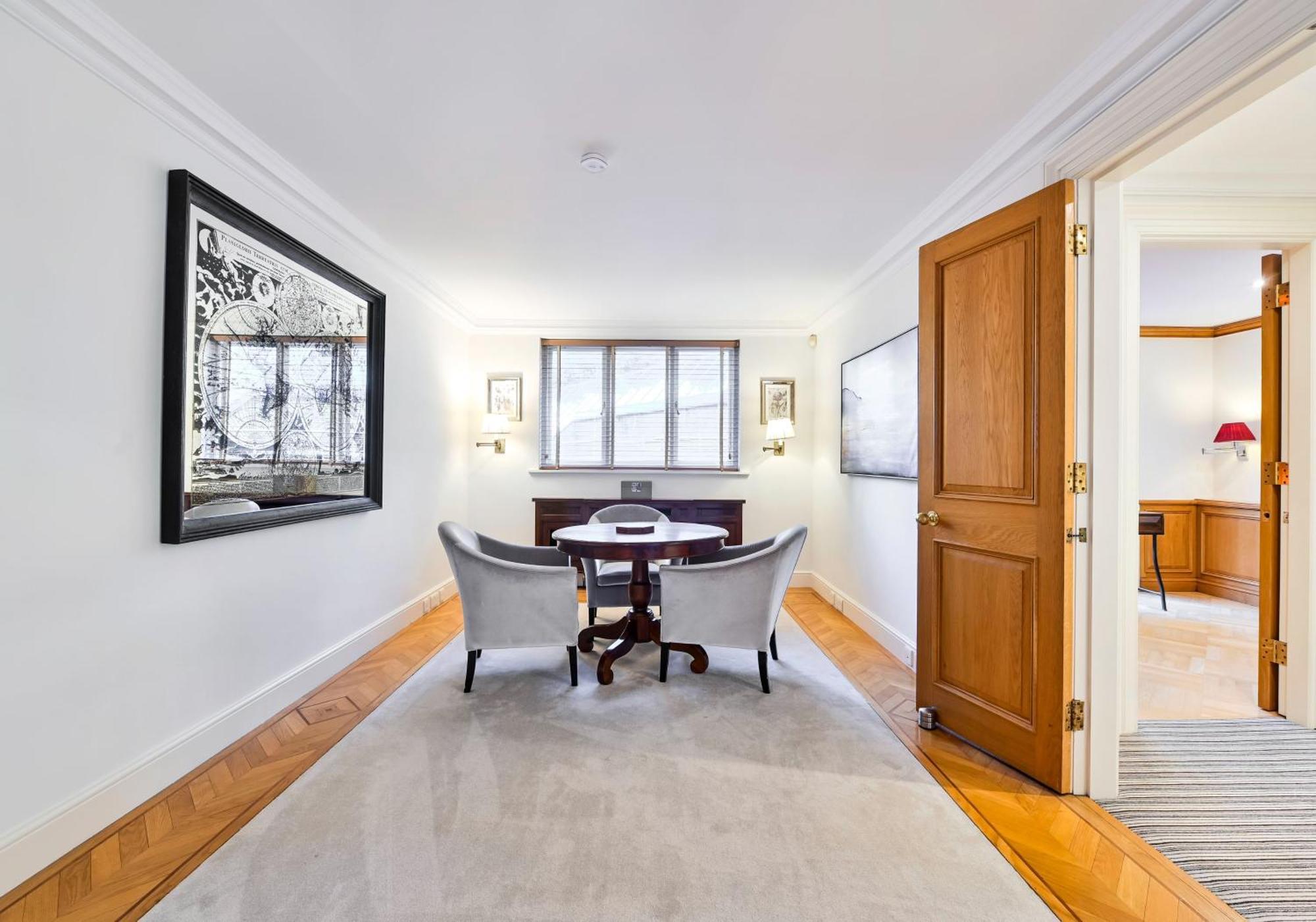 Exclusive Knightsbridge Townhouse With Parking London
