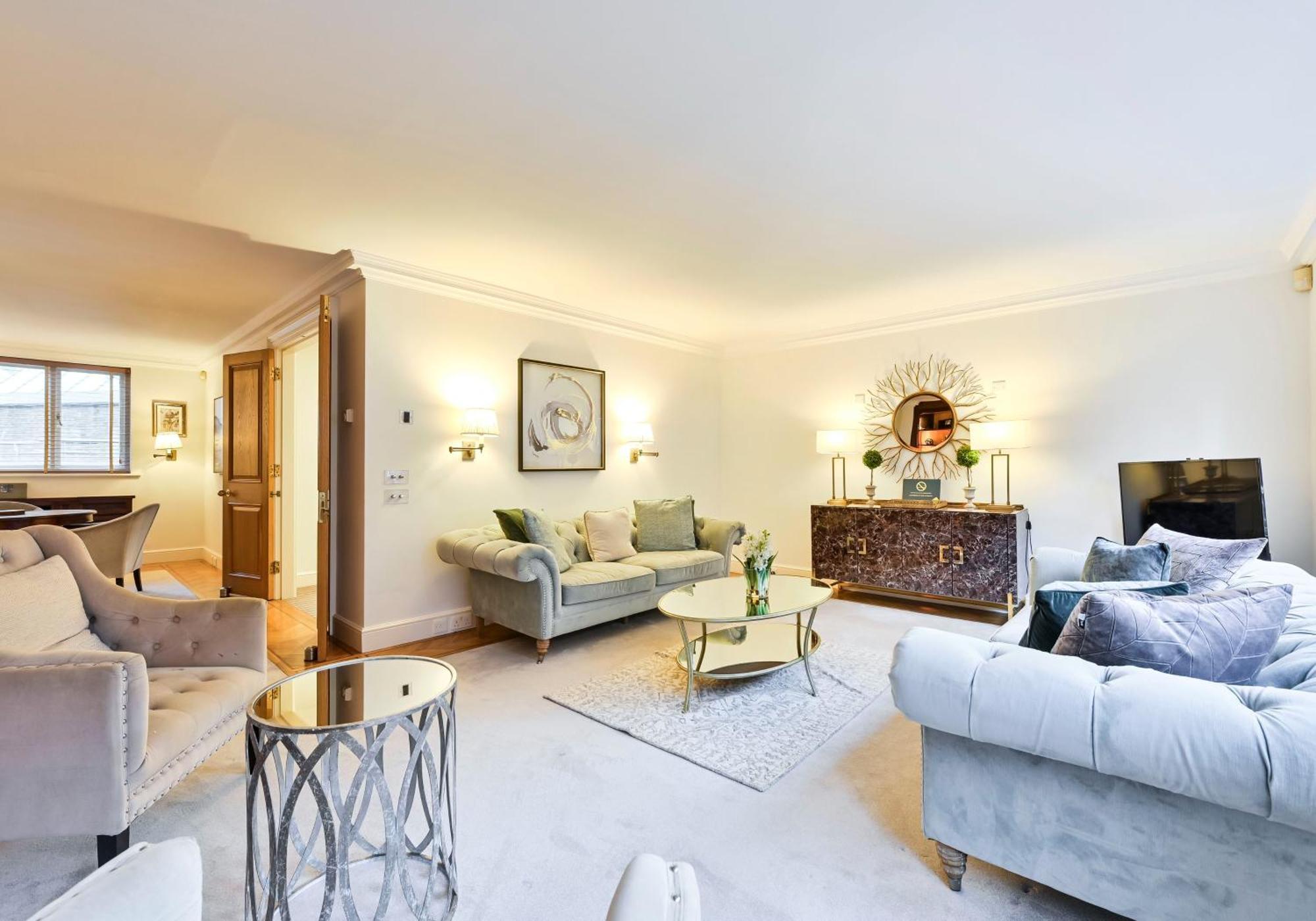 Exclusive Knightsbridge Townhouse With Parking Holiday home