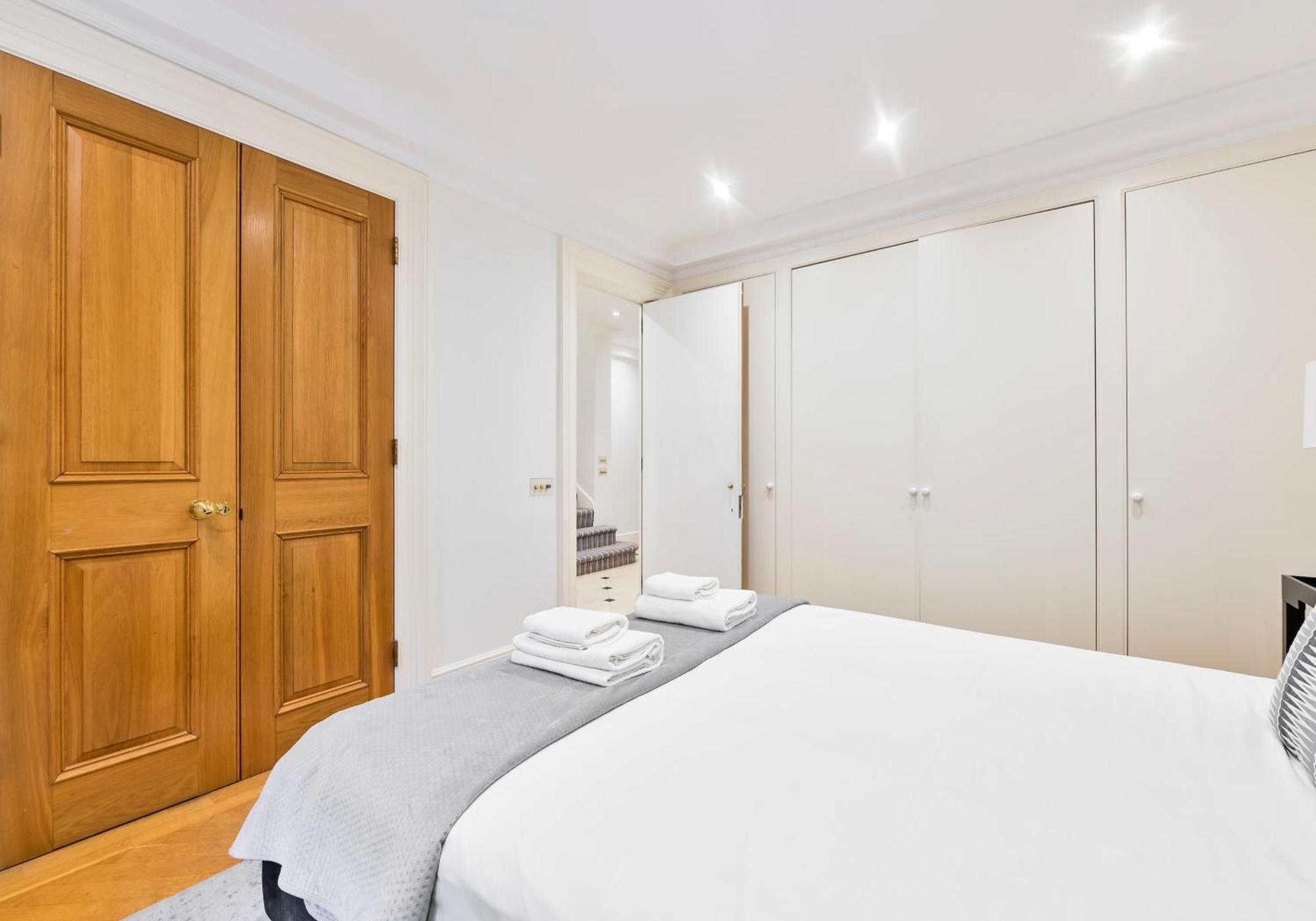 Exclusive Knightsbridge Townhouse With Parking London