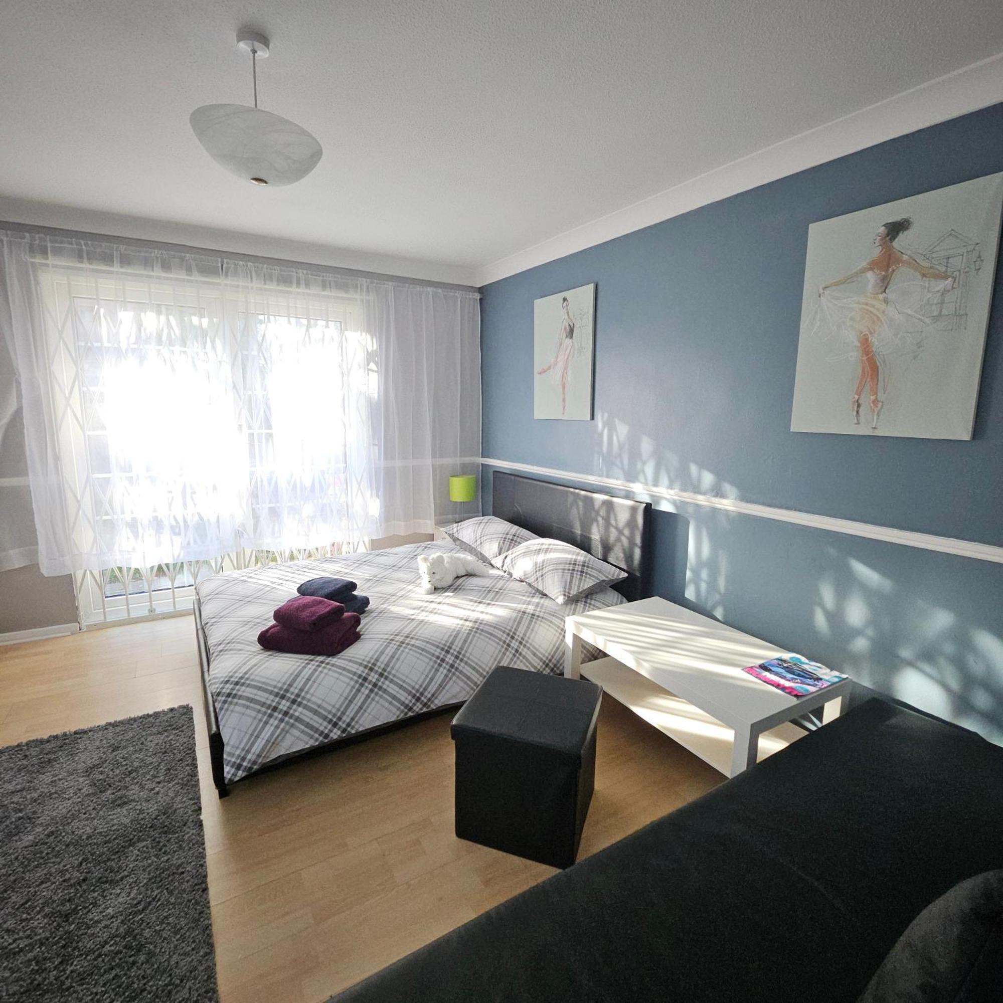 Modern Spacious 10 Minutes From Eye Guest house London