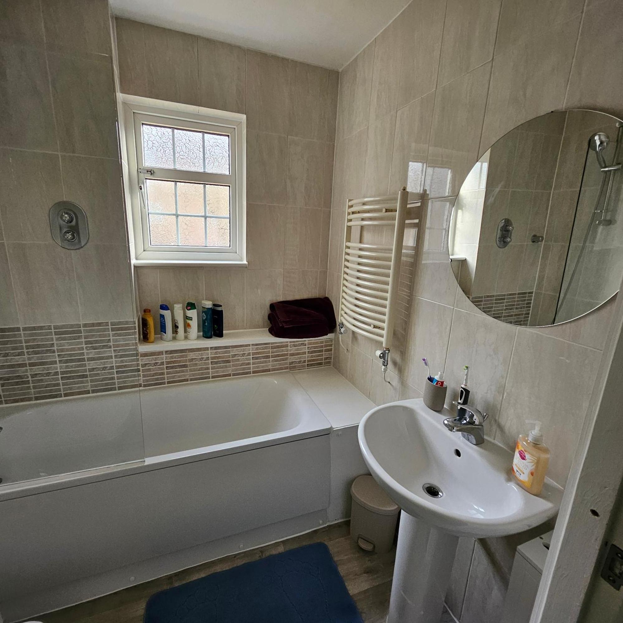 Modern Spacious 10 Minutes From Eye Guest house *