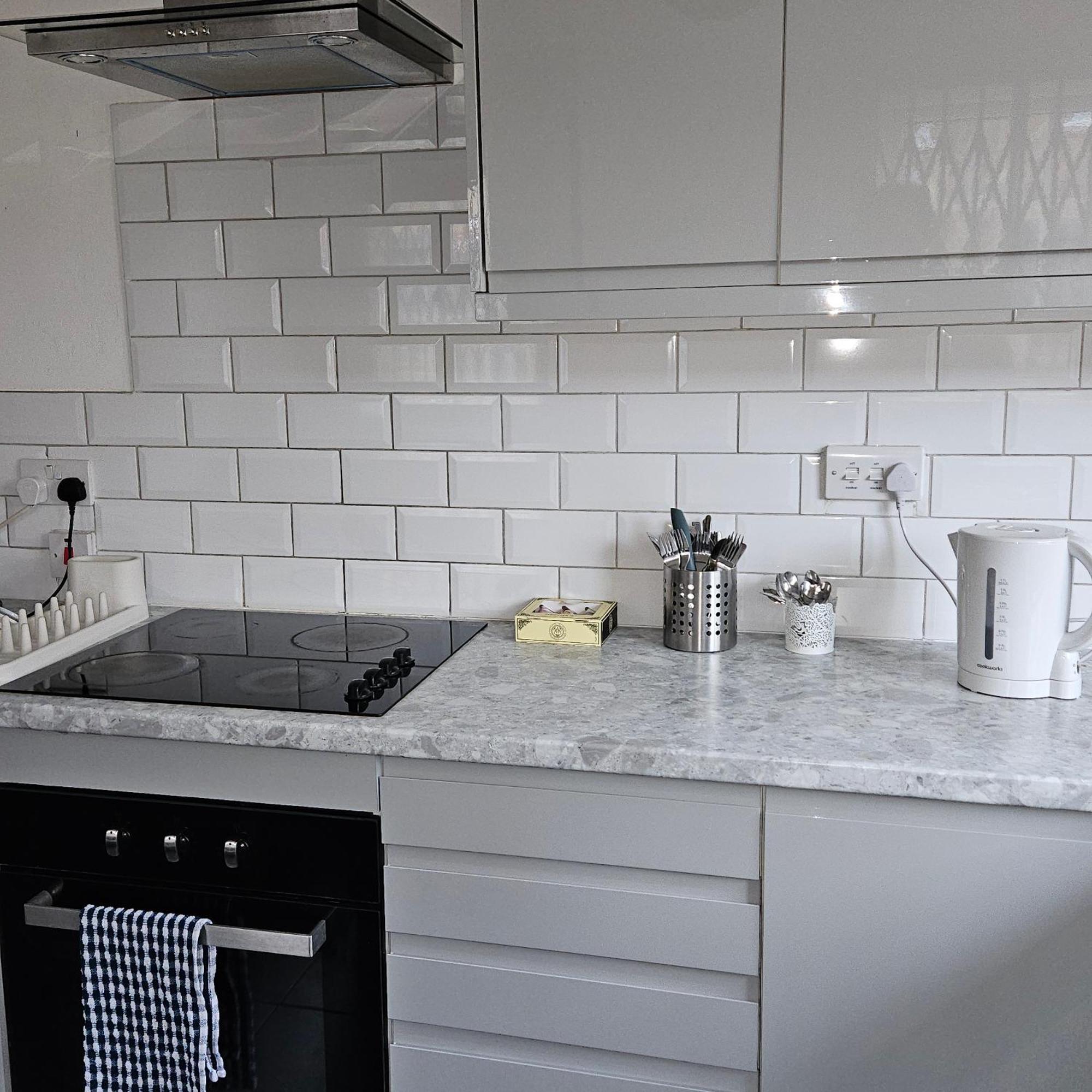 Modern Spacious 10 Minutes From Eye Guest house