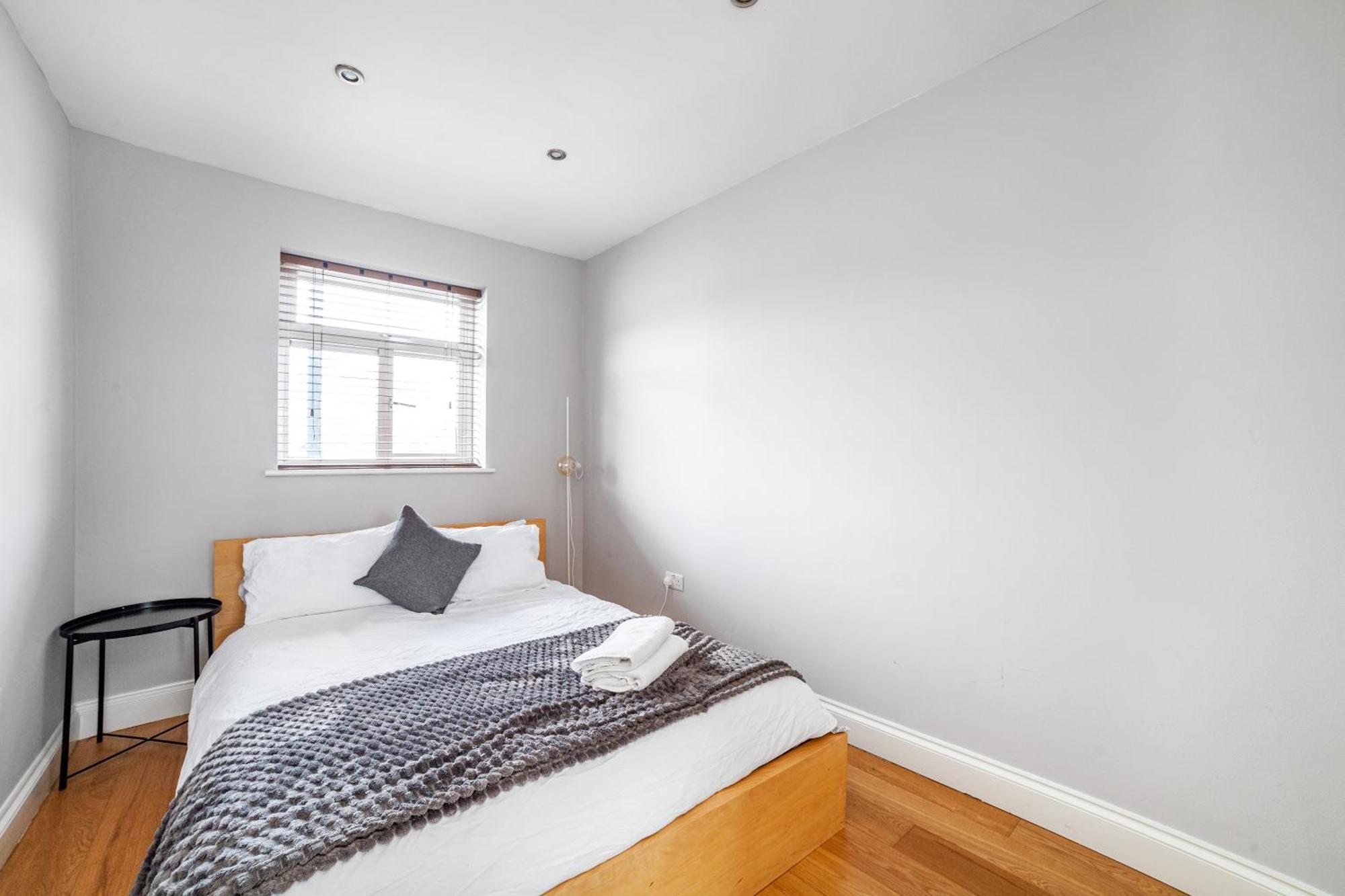 Relax And Unwind, King Beds Near Camden Town Apartment