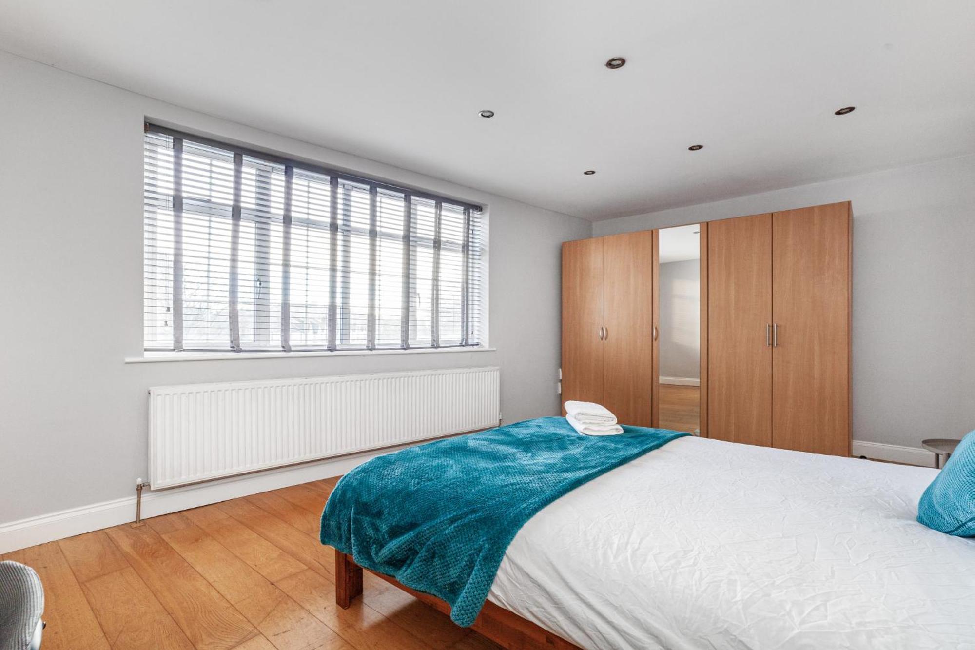 Relax And Unwind, King Beds Near Camden Town *