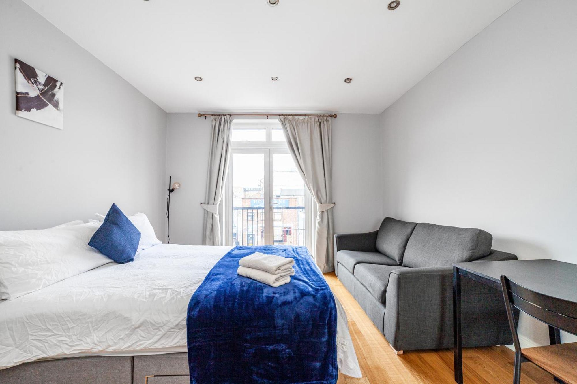 Relax And Unwind, King Beds Near Camden Town