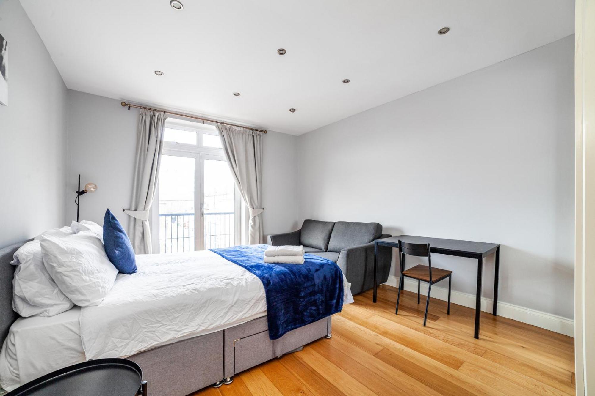 Relax And Unwind, King Beds Near Camden Town * London