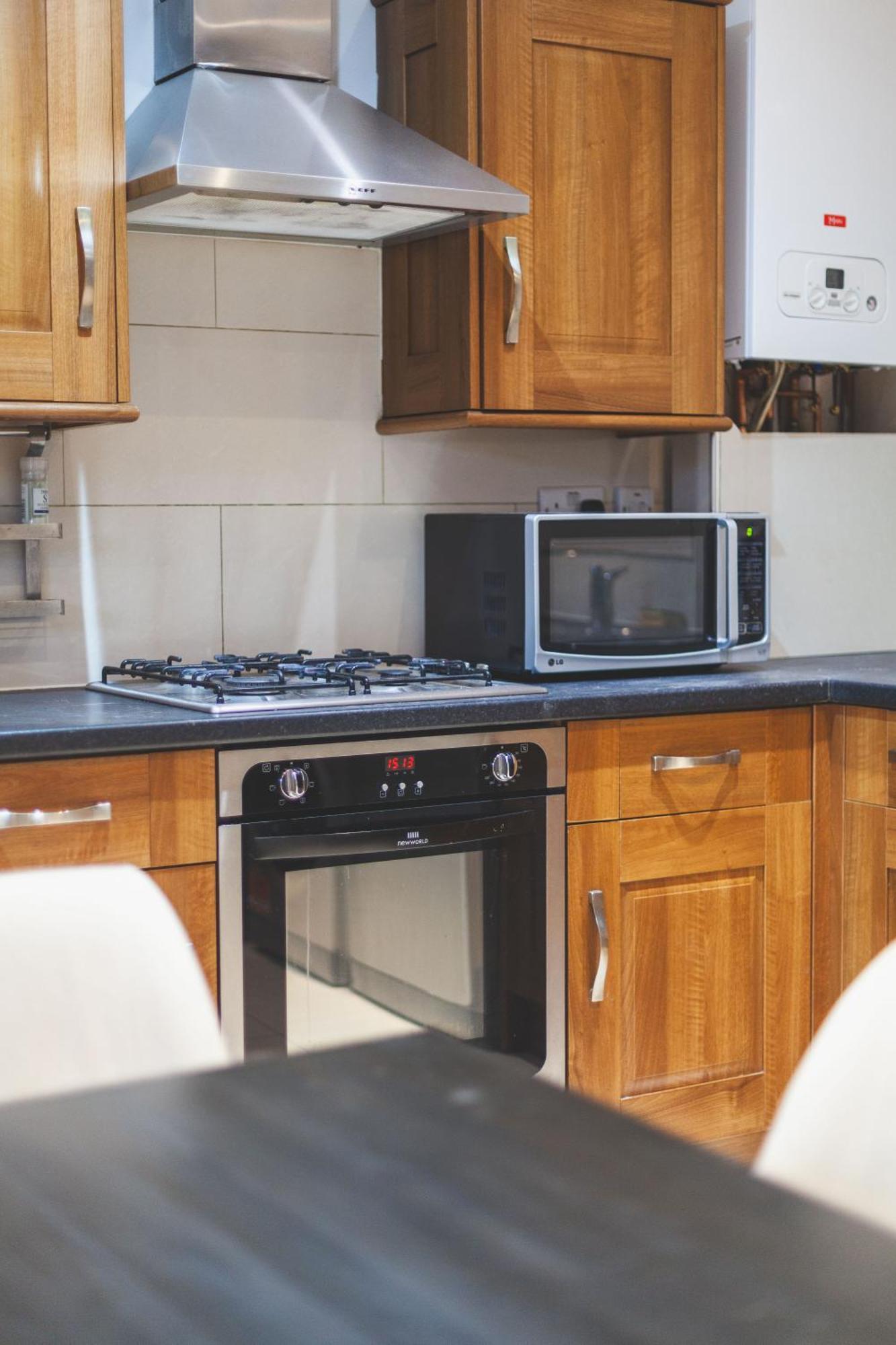 Relax And Unwind, King Beds Near Camden Town Apartment London