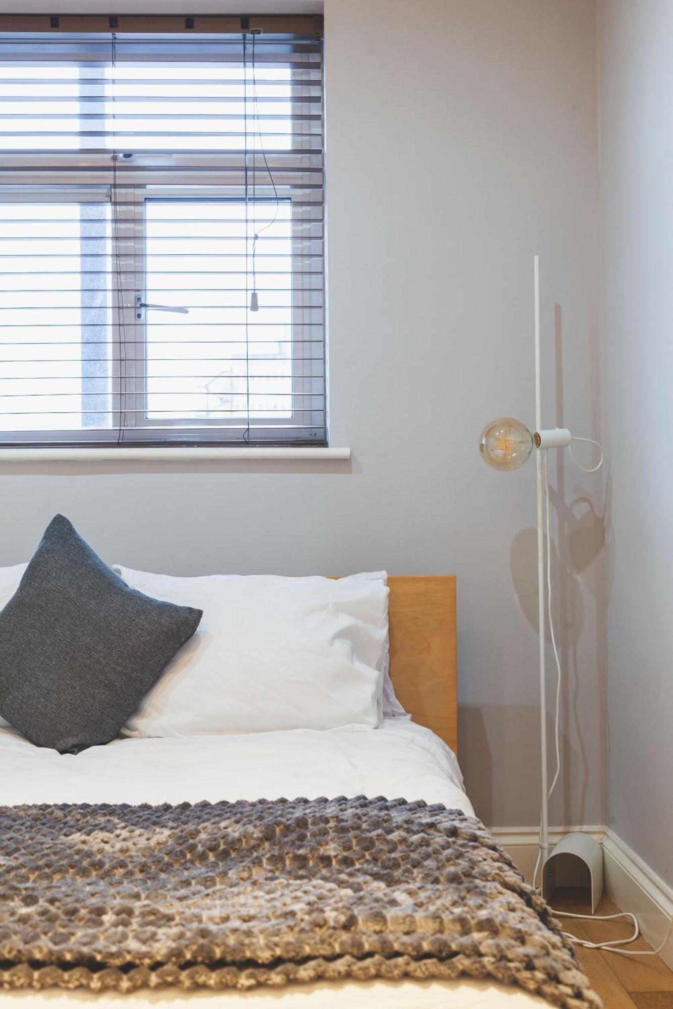 Relax And Unwind, King Beds Near Camden Town London