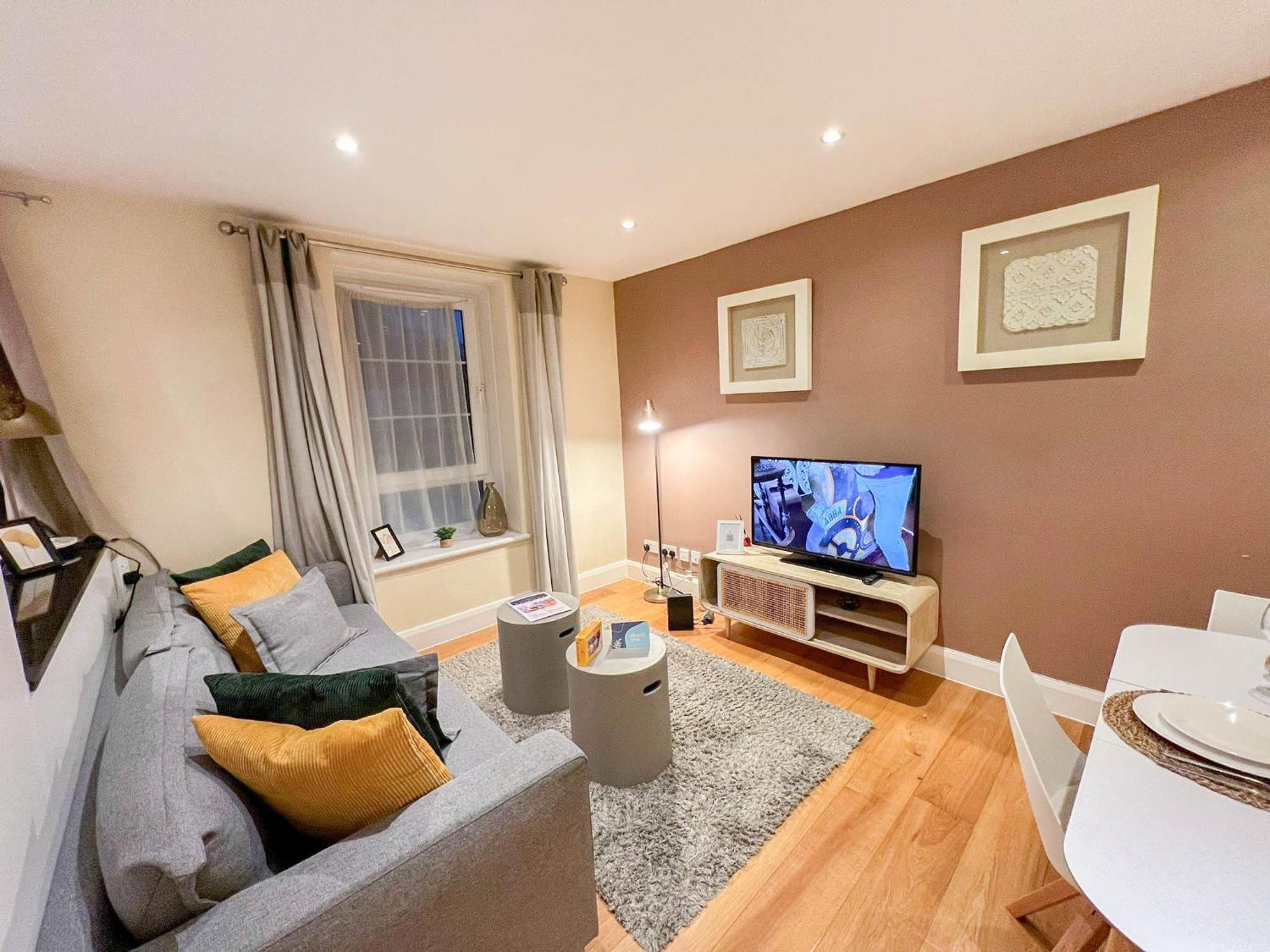 Chic 2-bedroom Flat In Vauxhall Near The Oval London