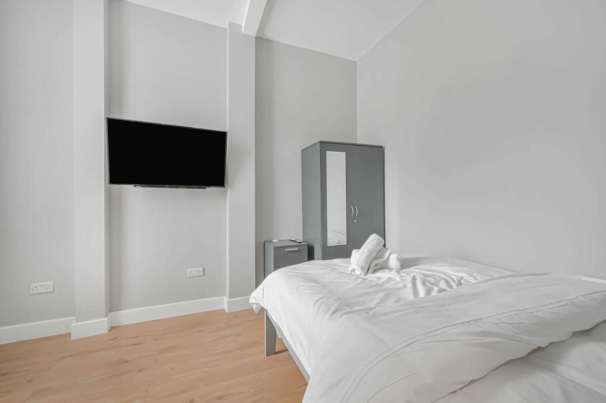 Hostal 169 *