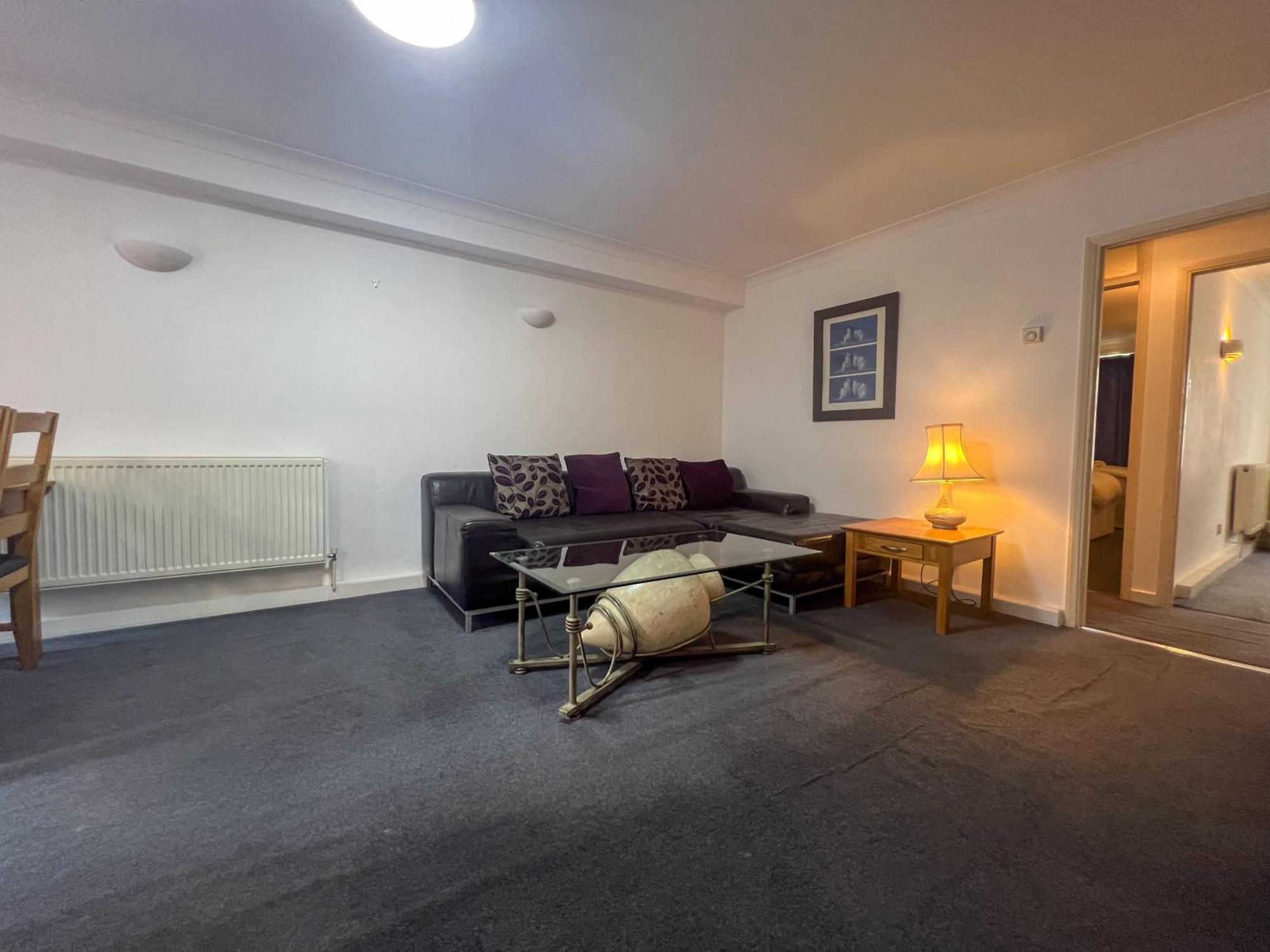 Elegant 2 Bedroom Mayfair Unmatched Luxury H7