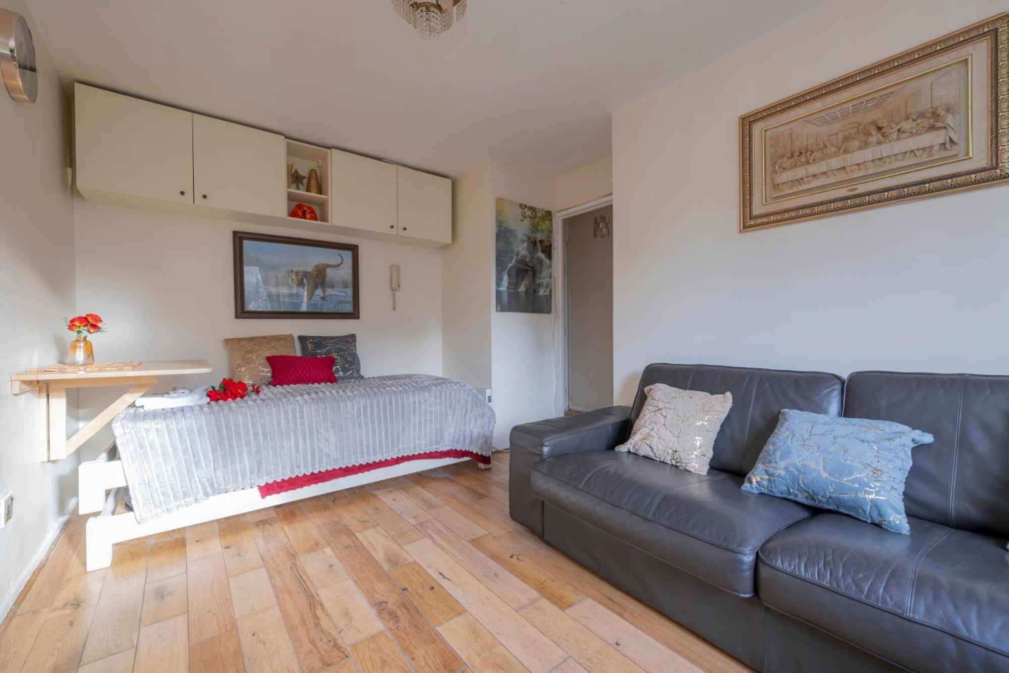 Apartment Glenville London