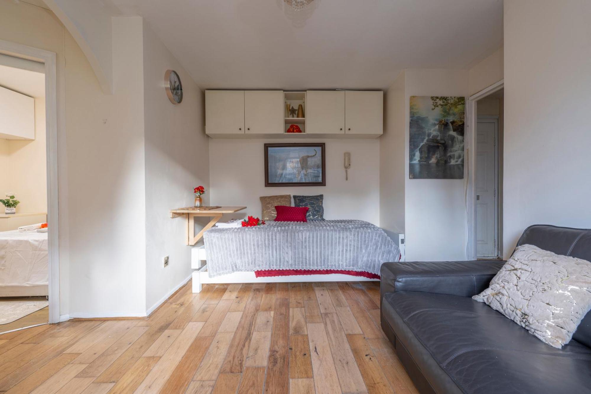 Glenville Apartment
