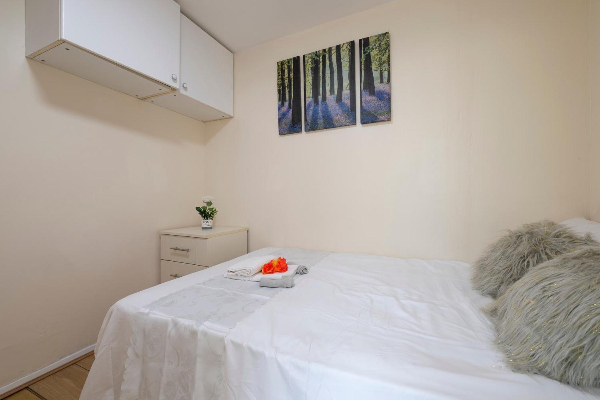 Apartment Glenville London