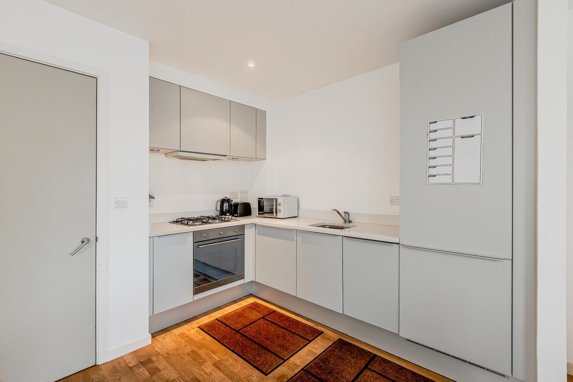 Family 1 Bdr Apt, Panoramic Views, Minute To Tube Apartment *