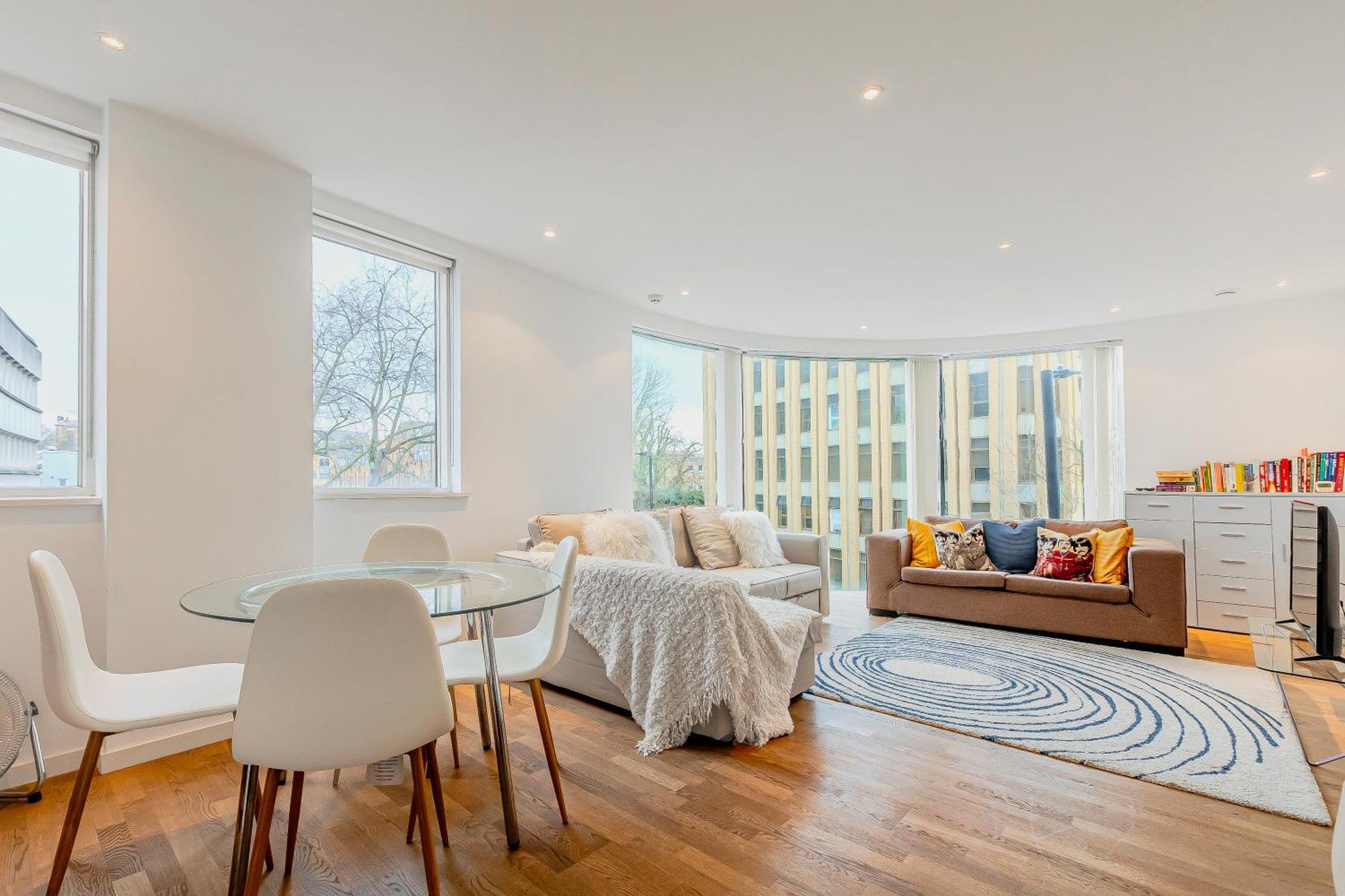 Family 1 Bdr Apt, Panoramic Views, Minute To Tube Apartment *