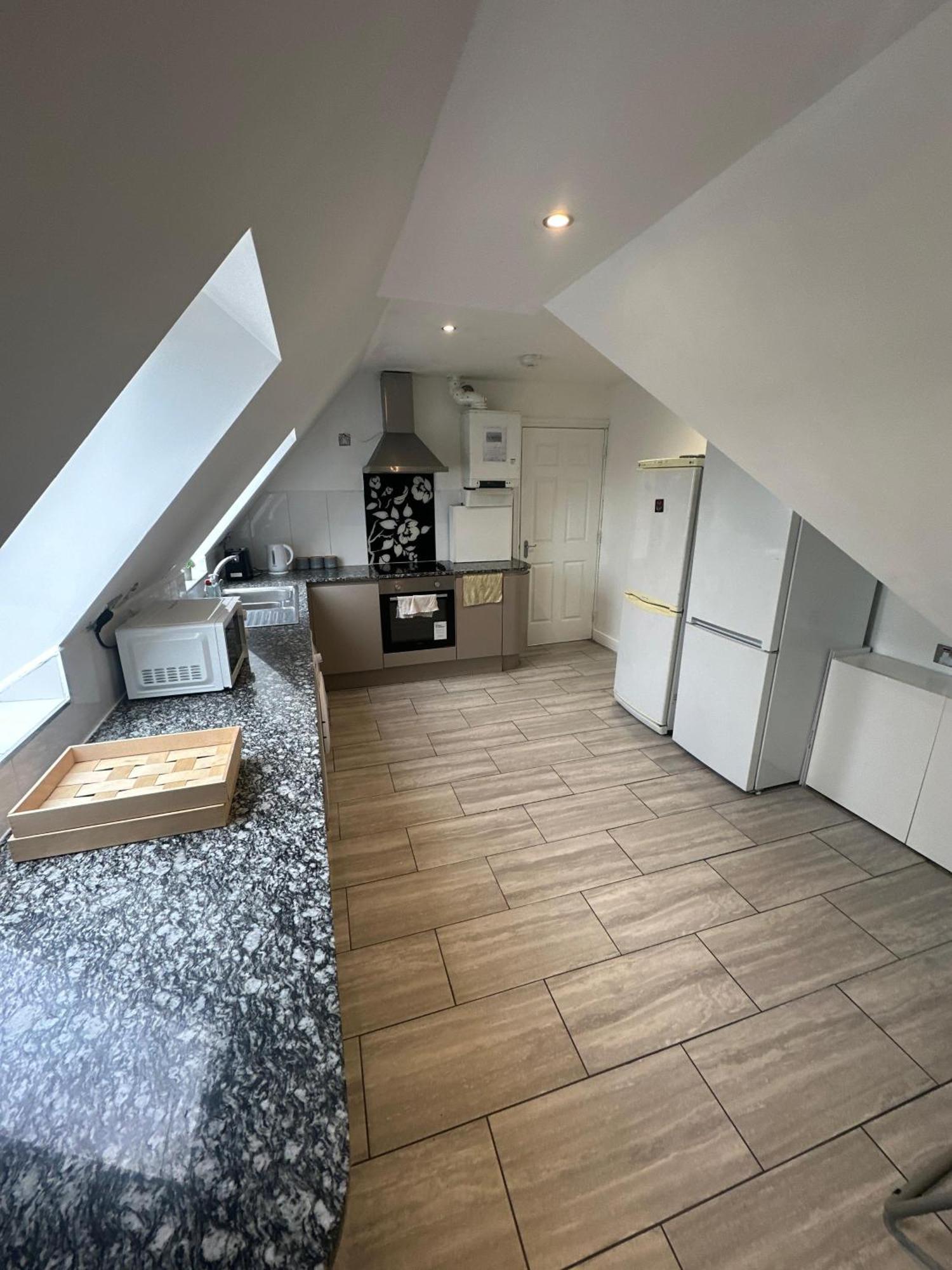 A Modern Luxury Penthouse Close To Tower-hil-canary Wharf-central London