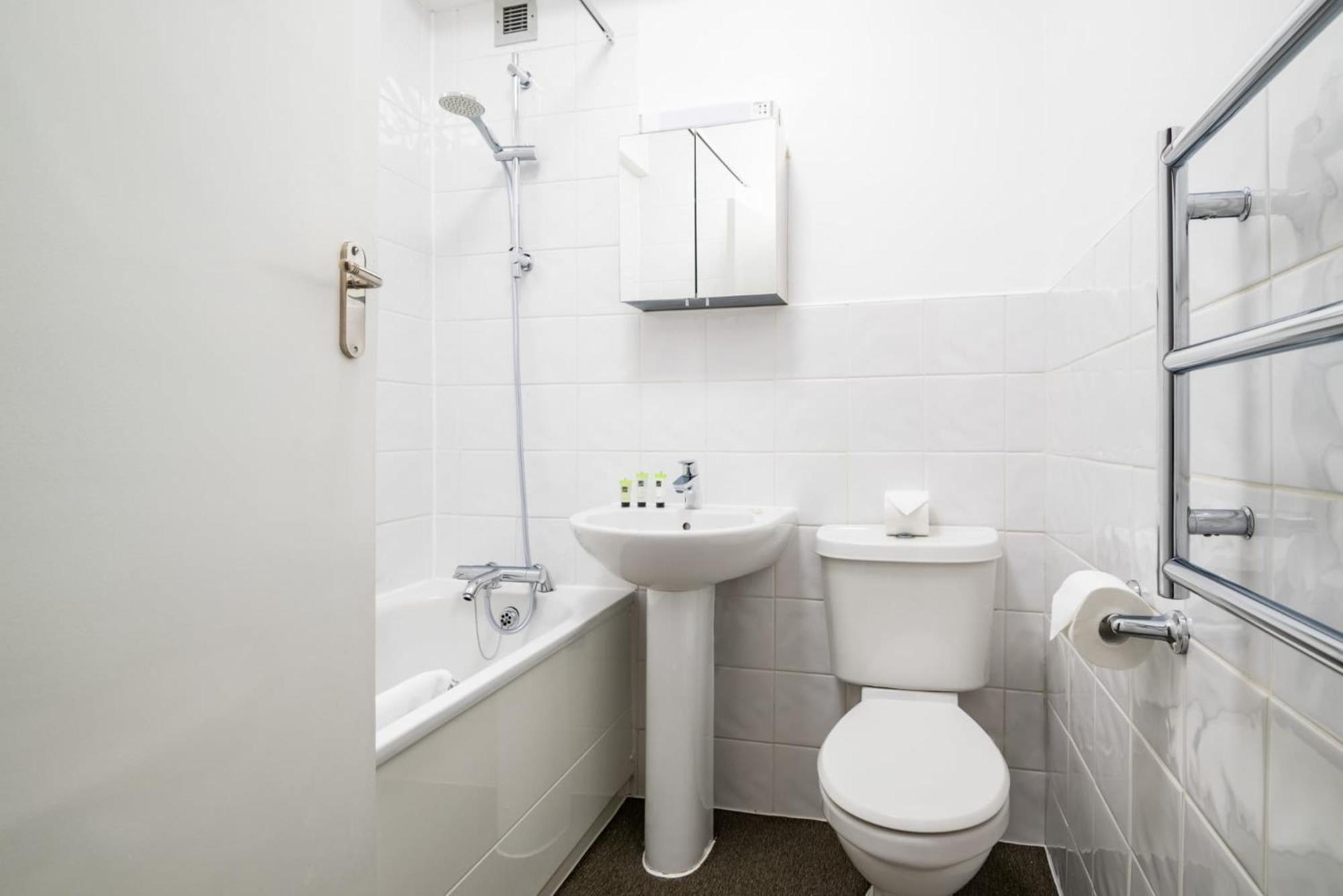 Dolphin House - Serviced Living In Apartment London