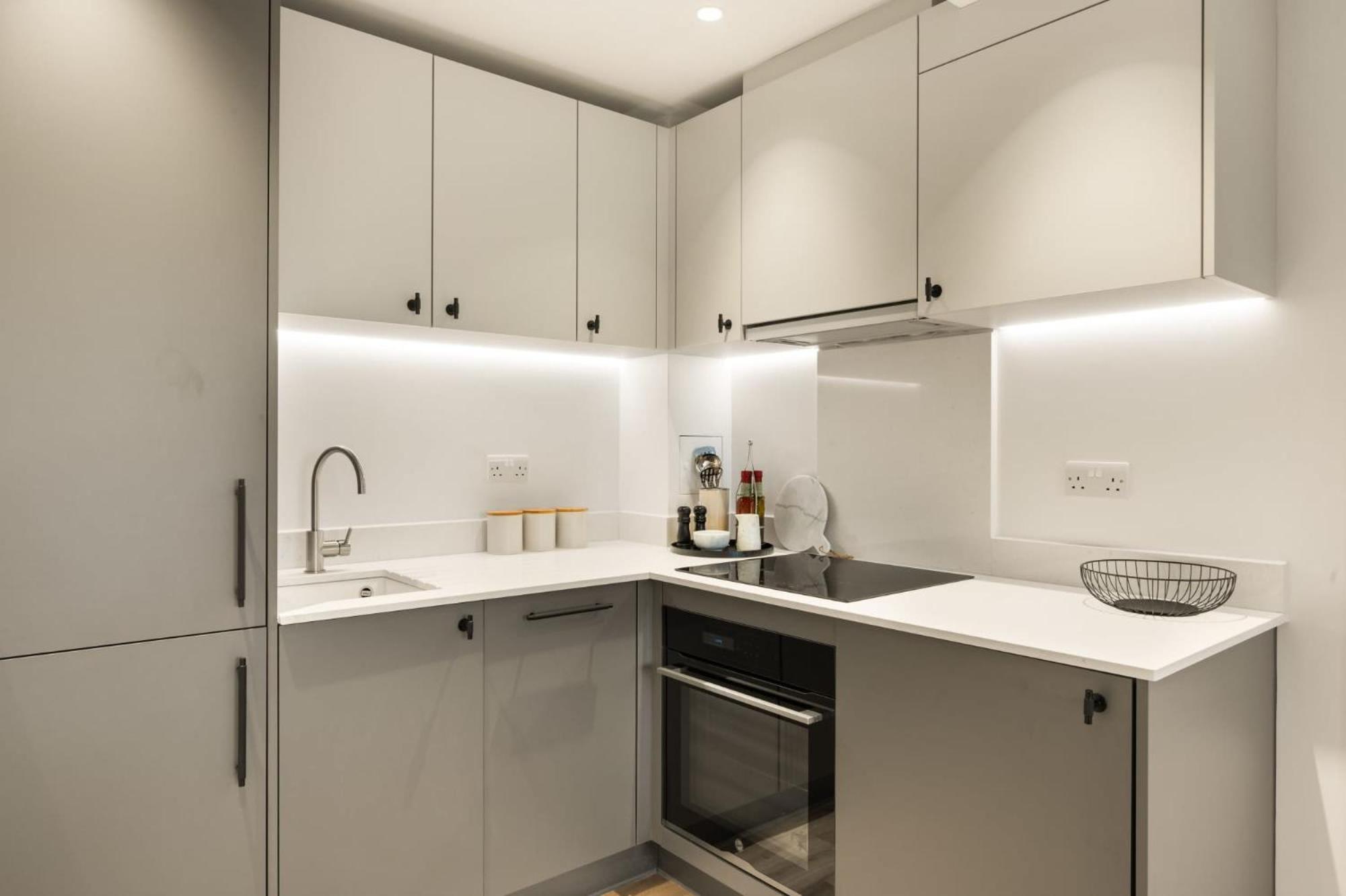 Dolphin House - Serviced Living In Apartment
