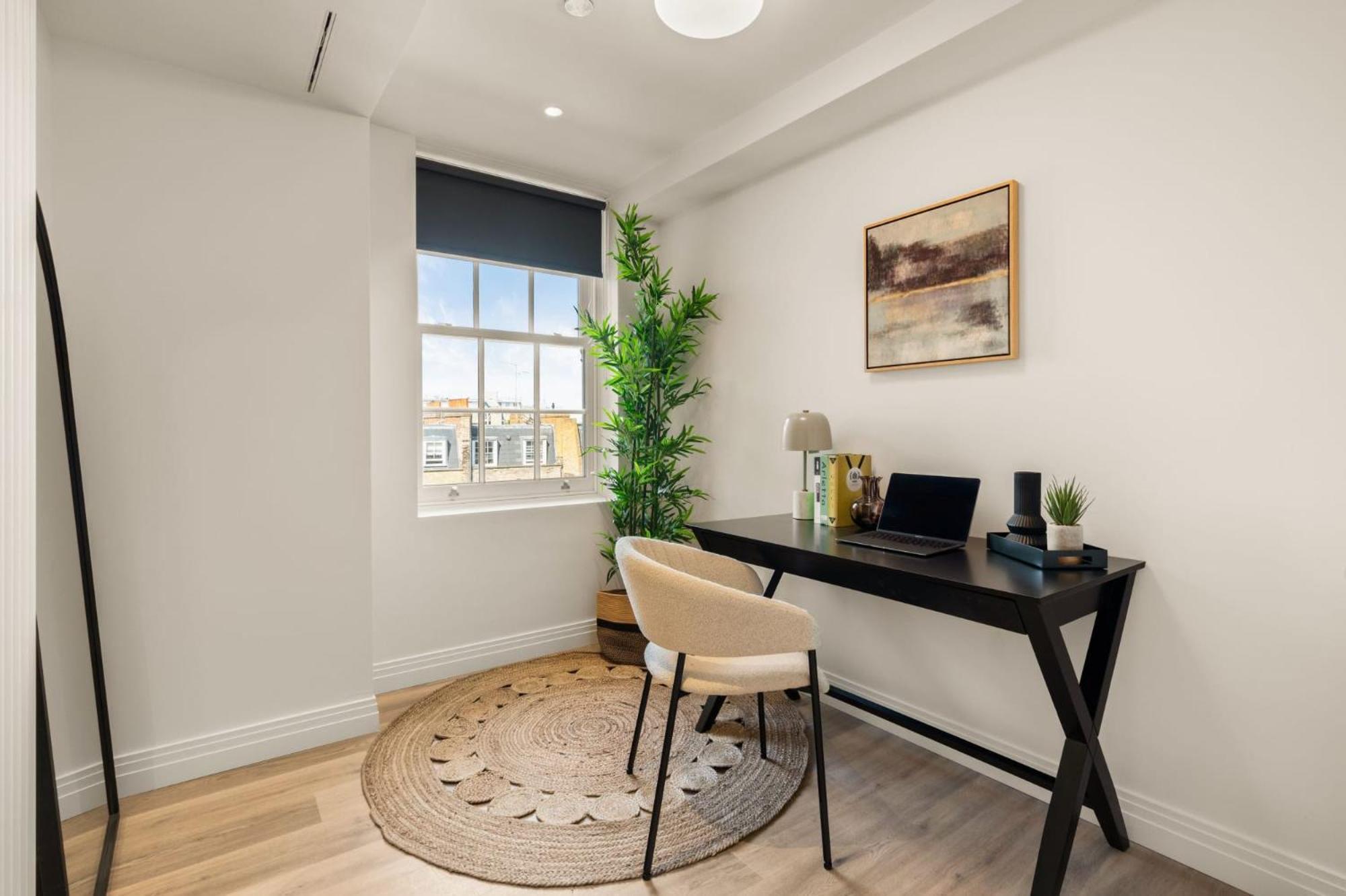 Dolphin House - Serviced Living In Apartment London