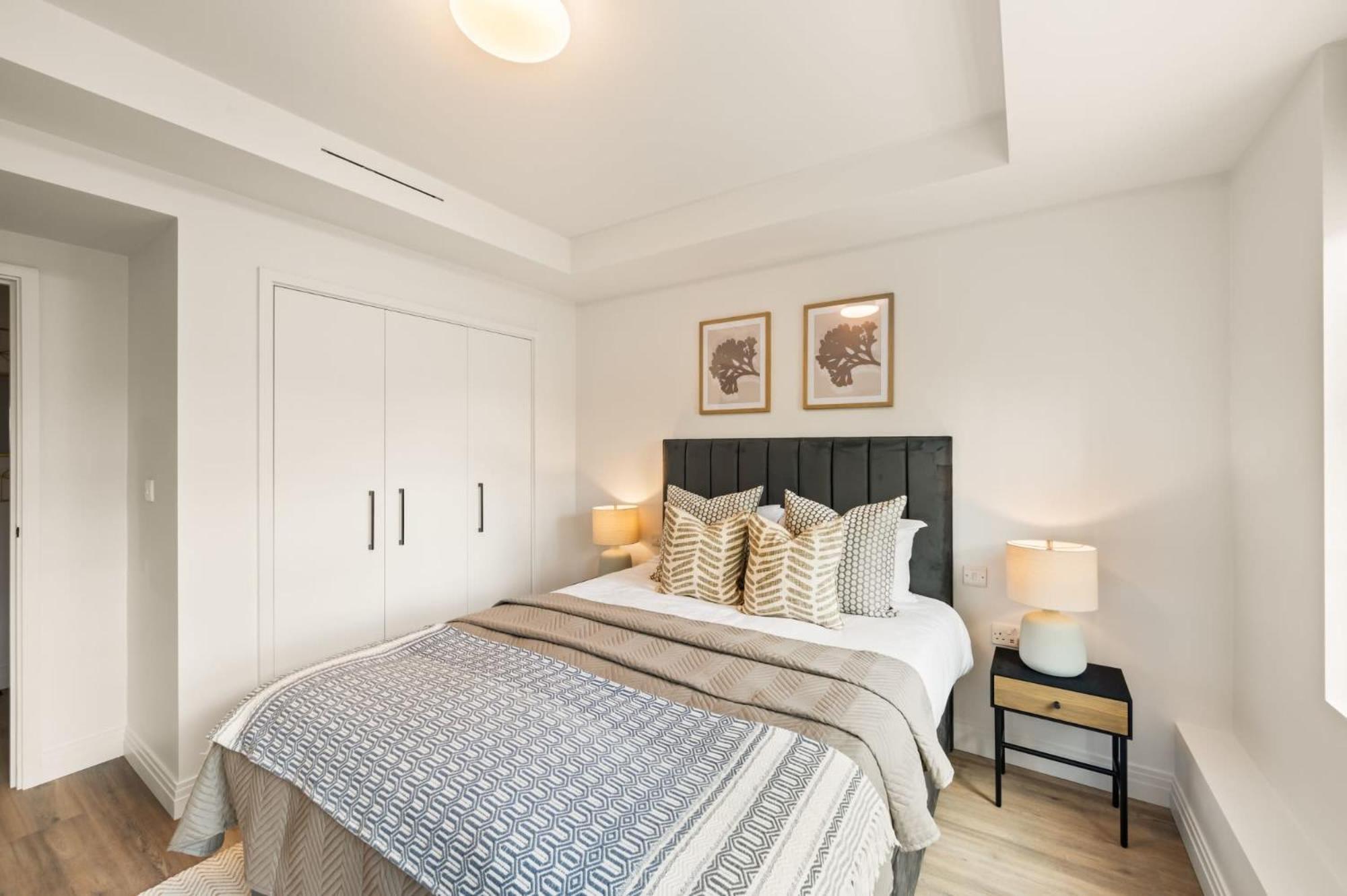 Dolphin House - Serviced Living In * London