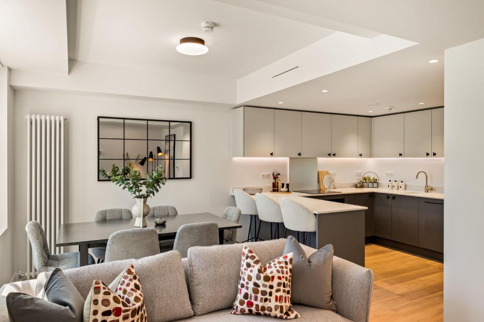 Dolphin House - Serviced Living In