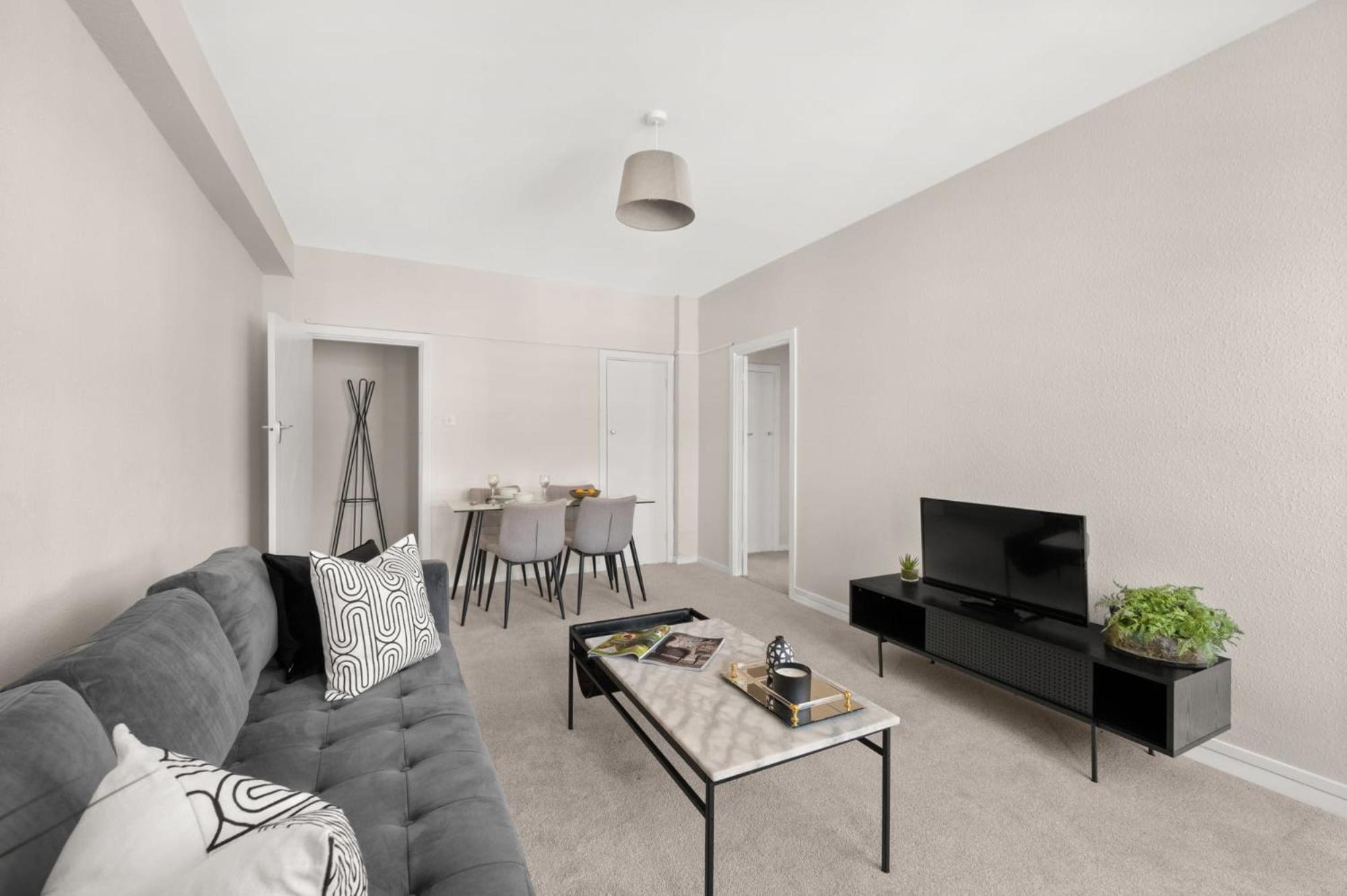 Apartment Dolphin House - Serviced Living In